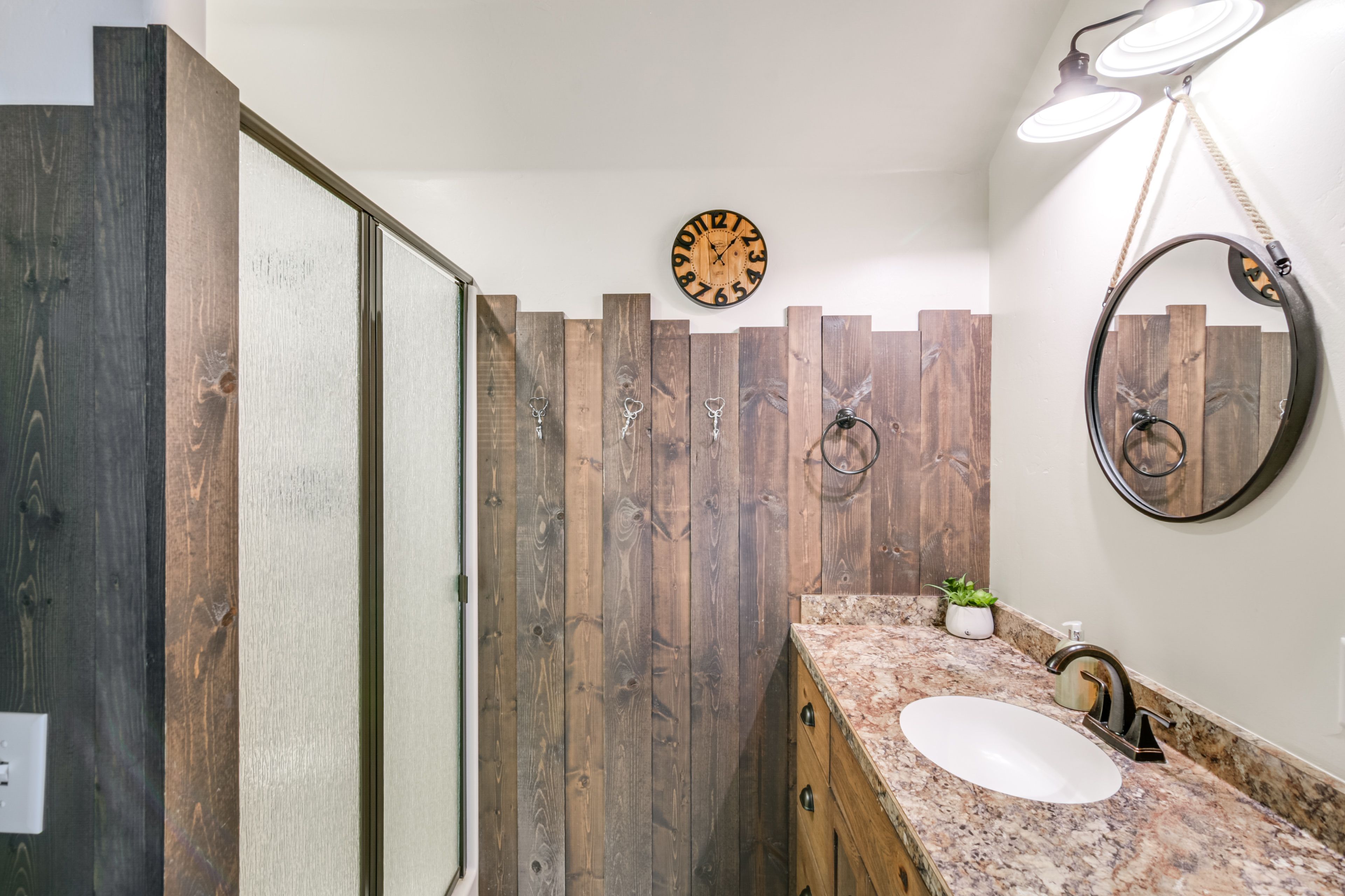 Bathroom | 2nd Floor