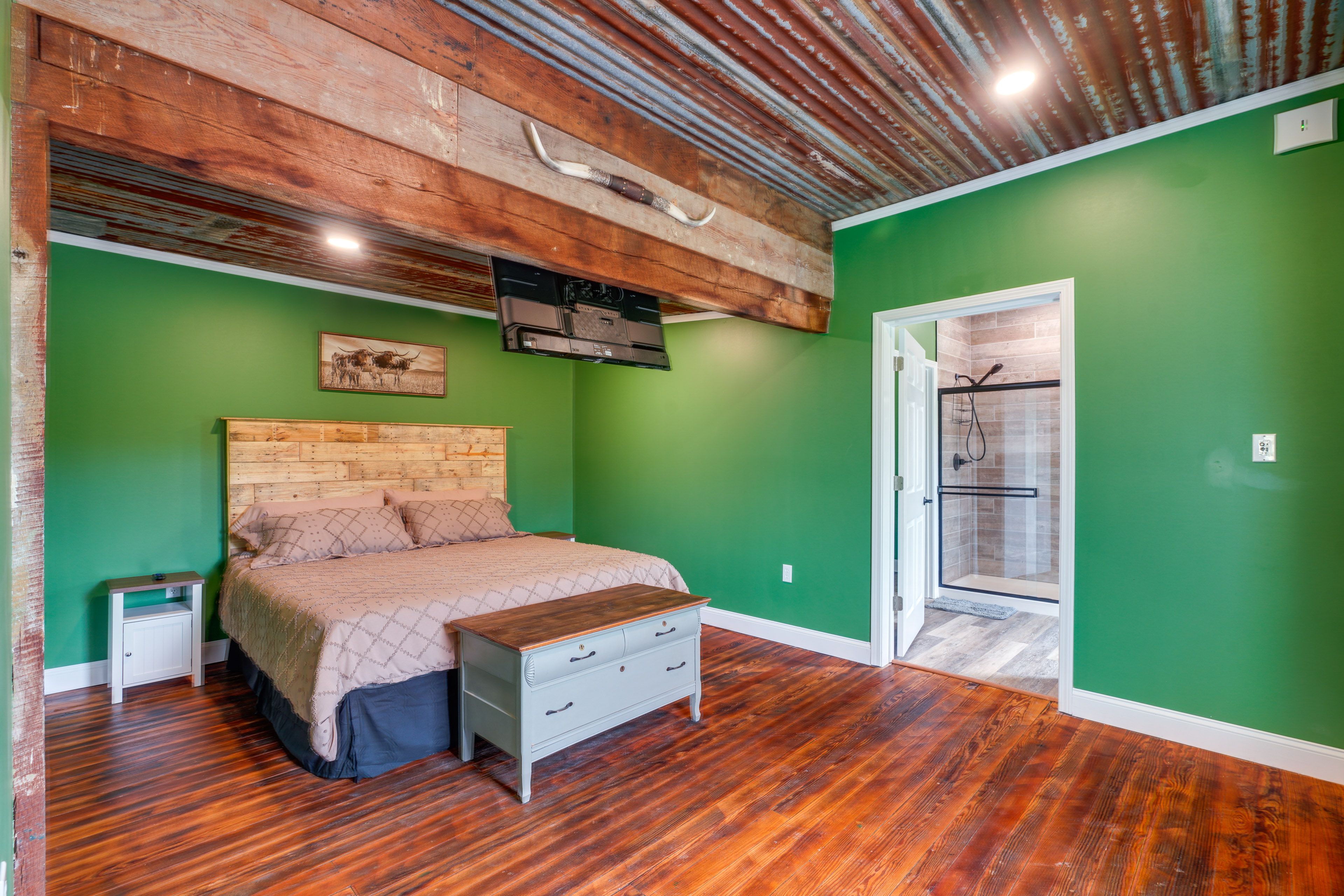 Bedroom 1 | King Bed | Linens