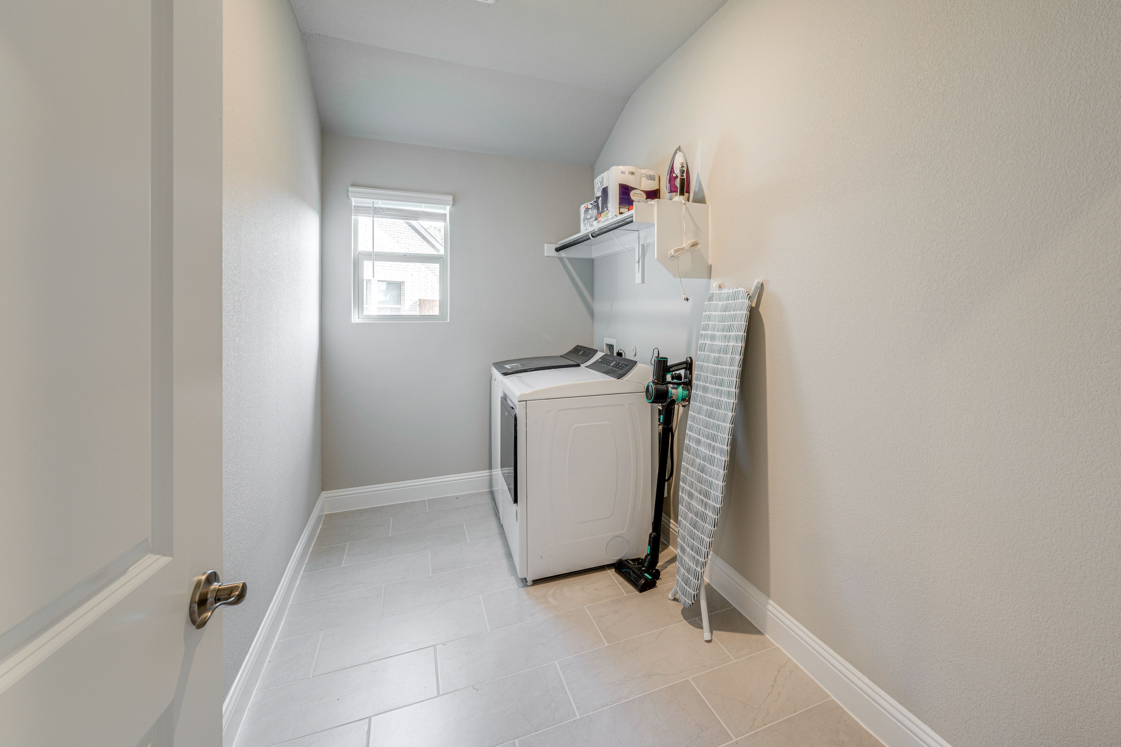 Laundry Room | Washer & Dryer | Iron/Board
