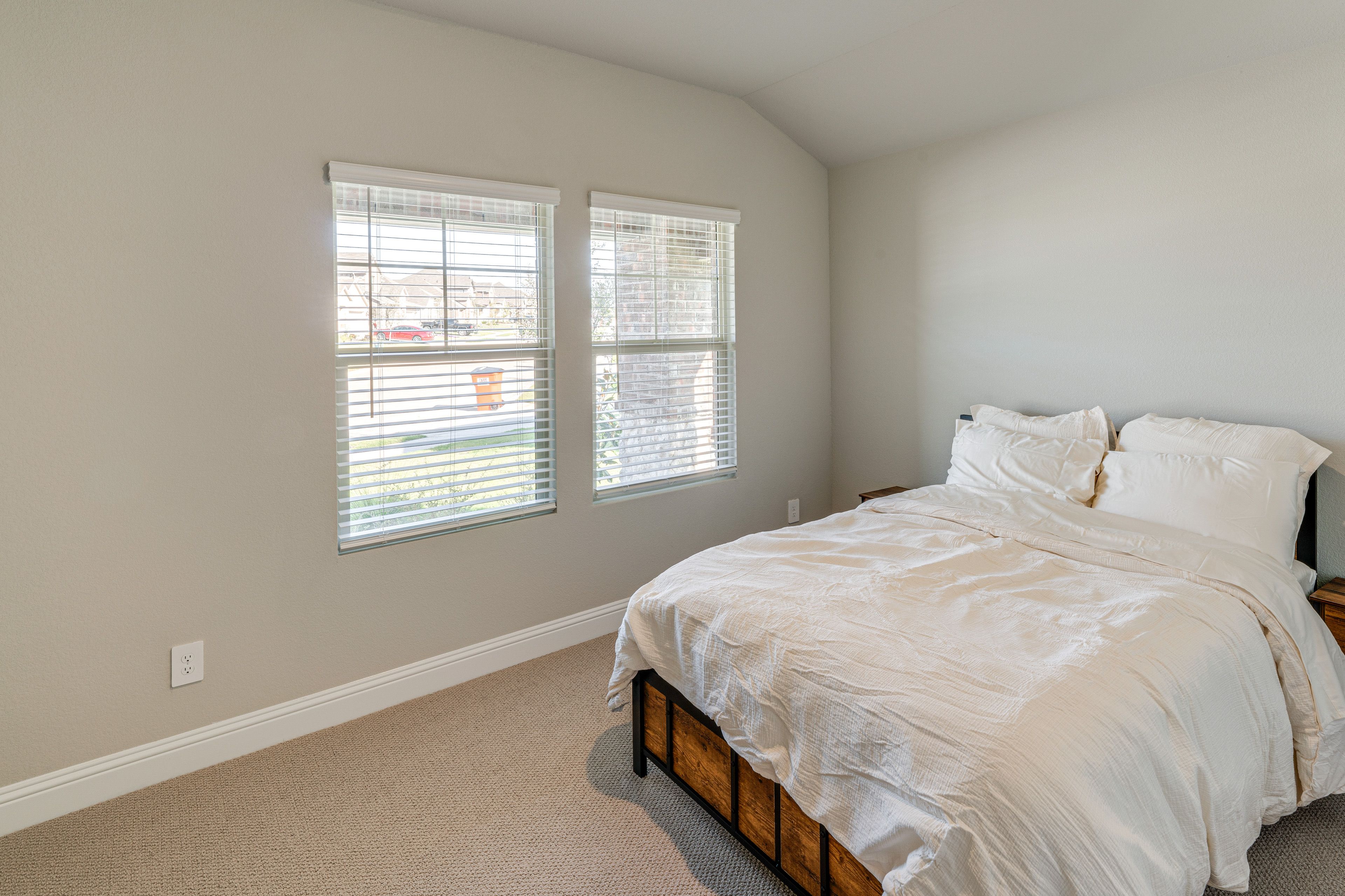 Bedroom 4 | Queen Bed