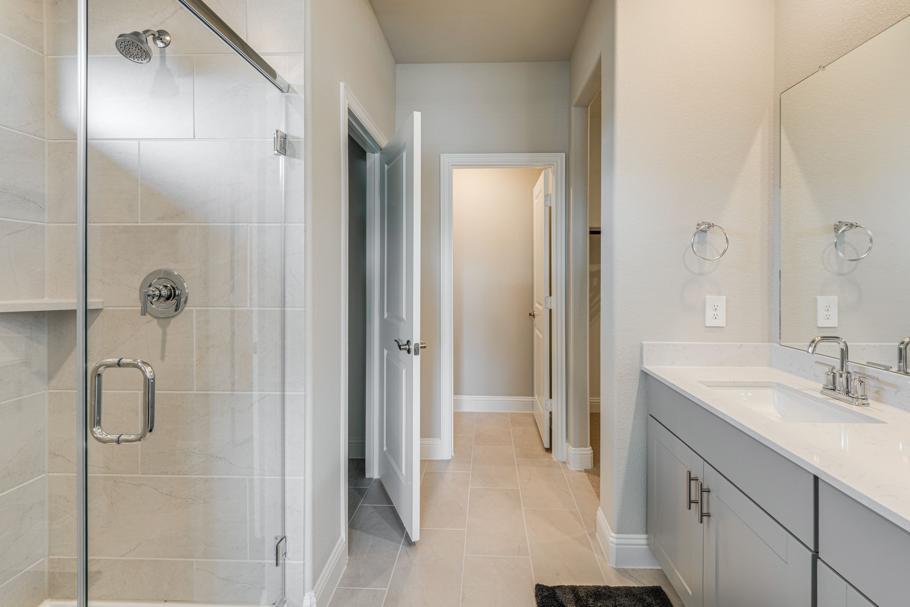 En-Suite Bathroom | Towels Provided