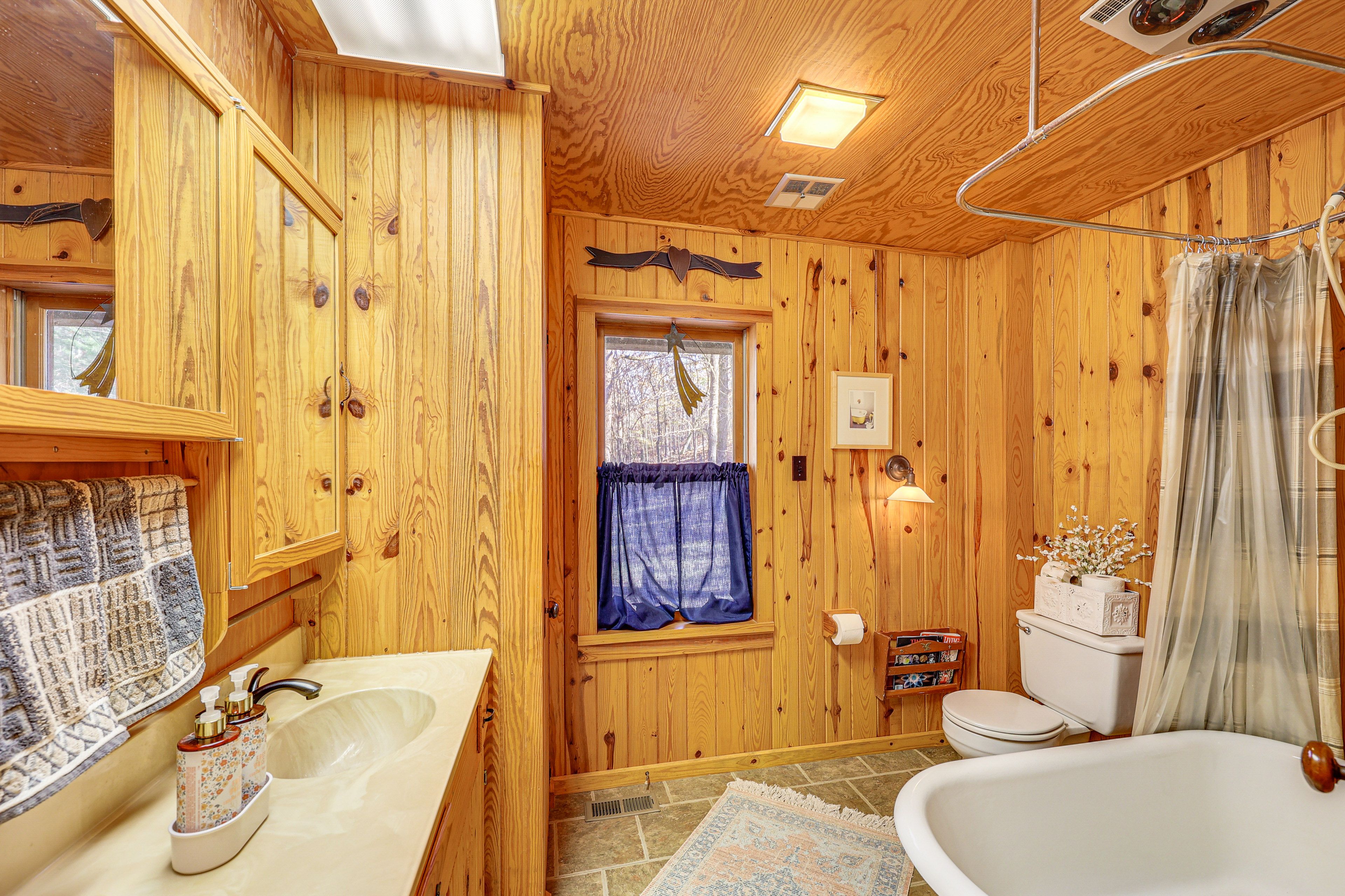 Full Bathroom | 1st Floor