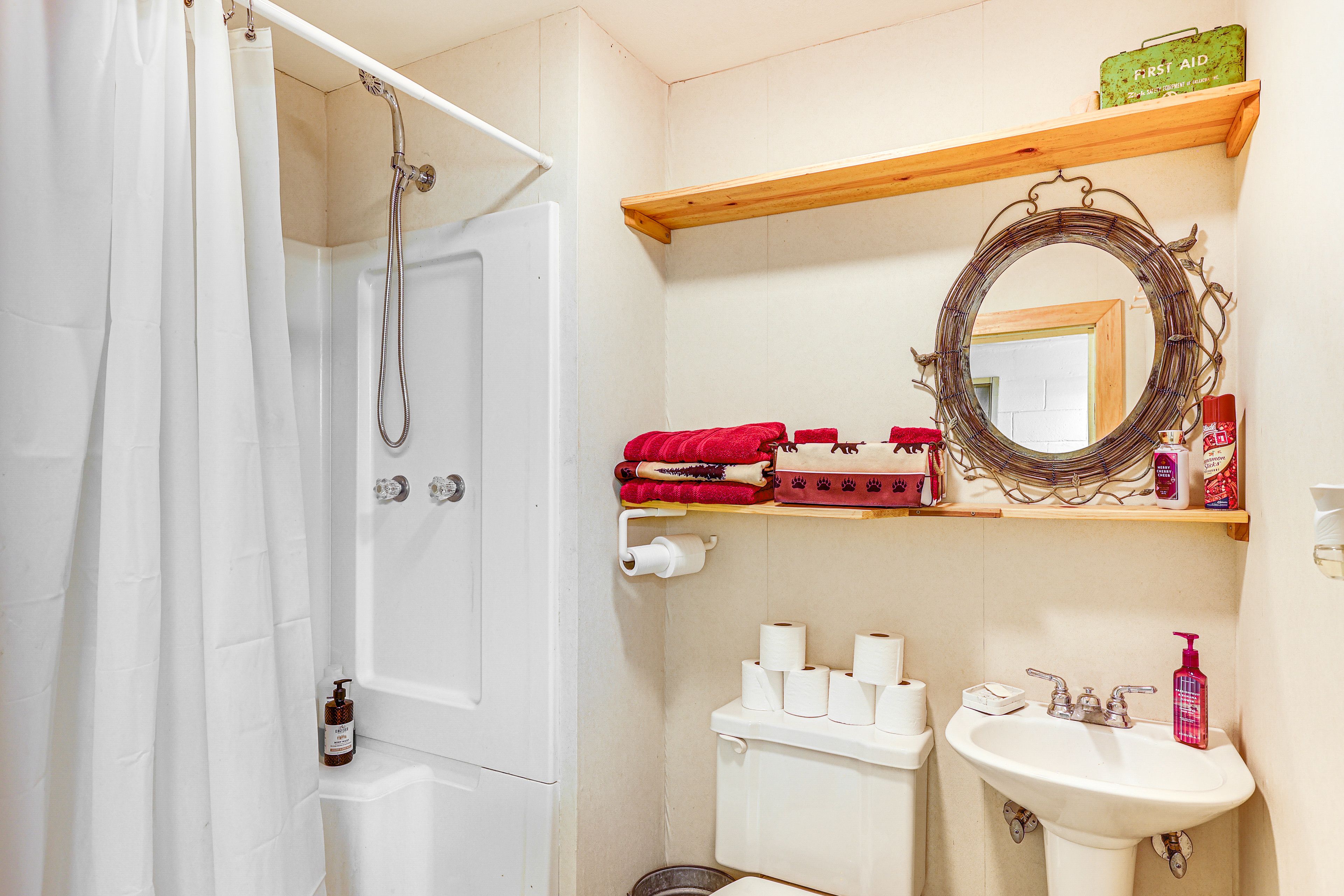 Full Bathroom | 1st Floor