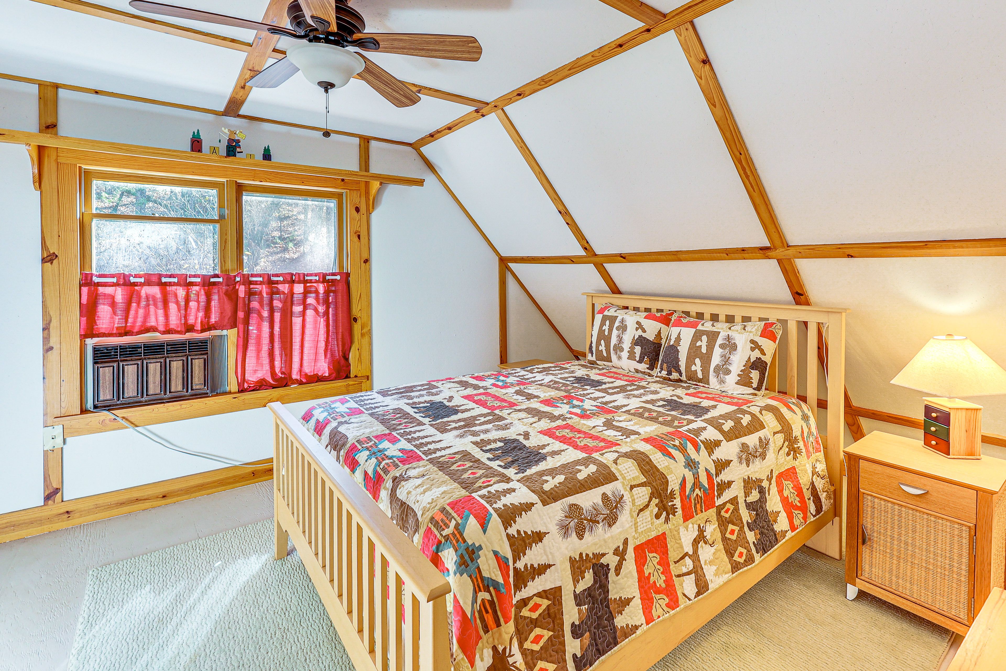 Bedroom 2 | Queen Bed | 2nd Floor
