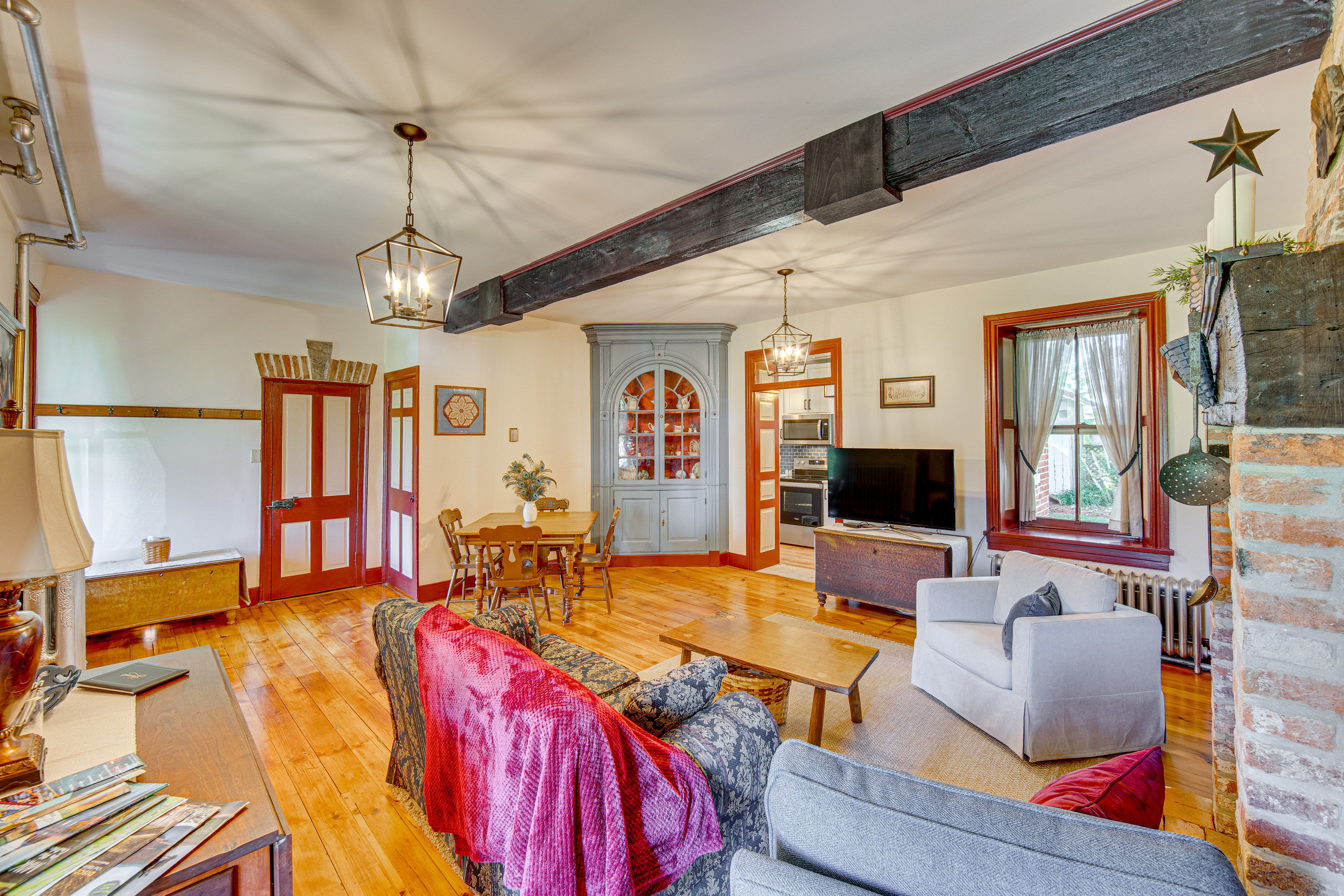 Living Room | Smart TV | Books | 1st Floor