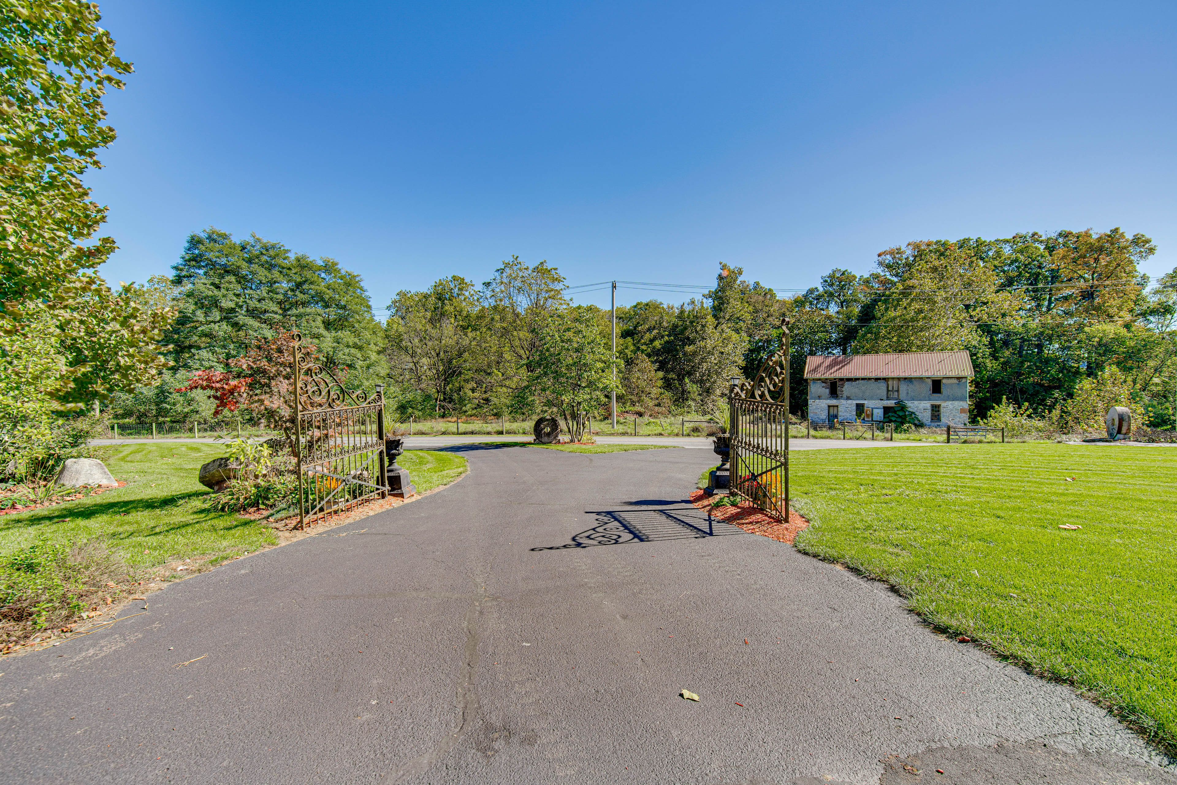 Parking | Driveway (2 Vehicles)