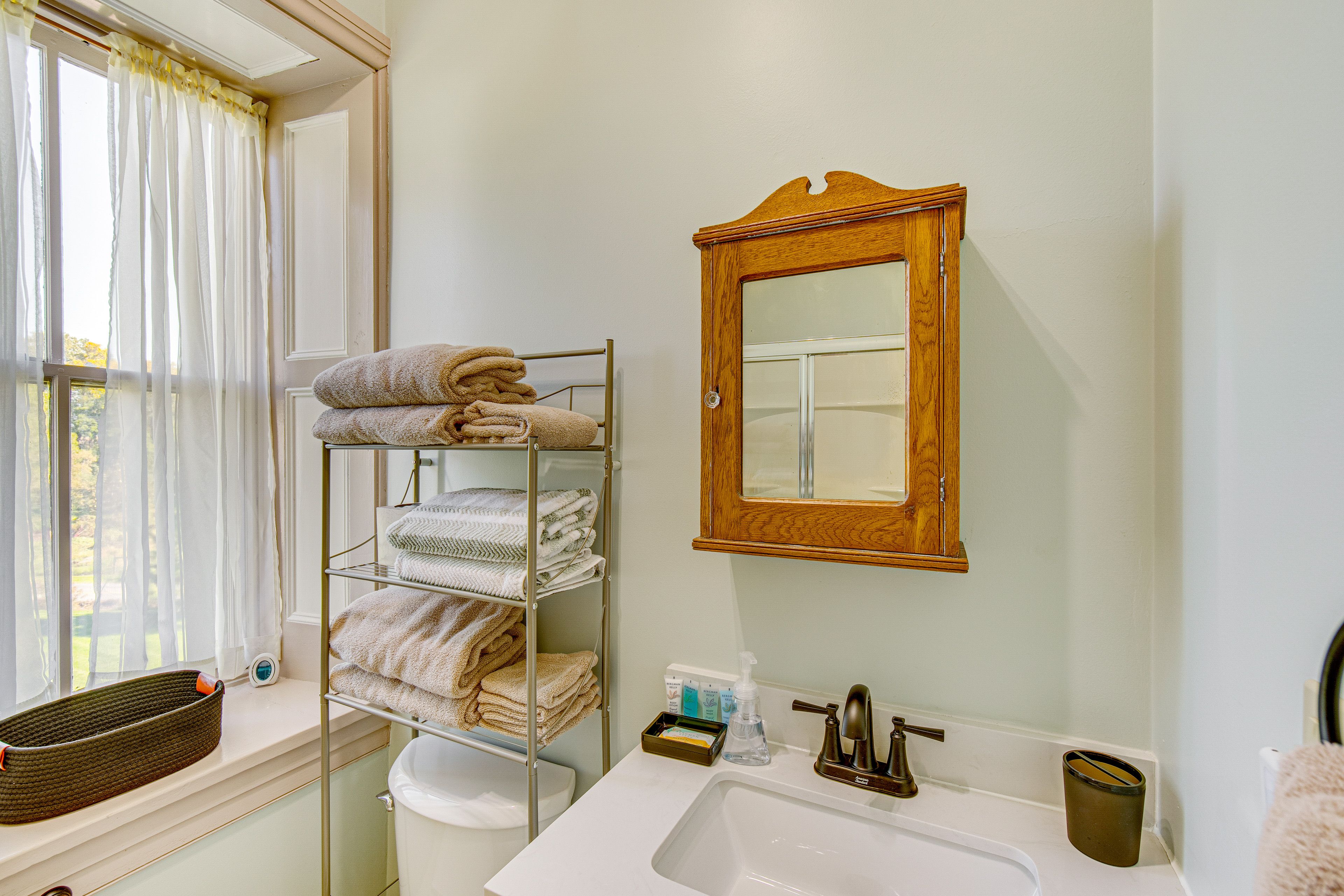 En-Suite Bathroom | Shower | Grab Rails | Towels Provided | 2nd Floor
