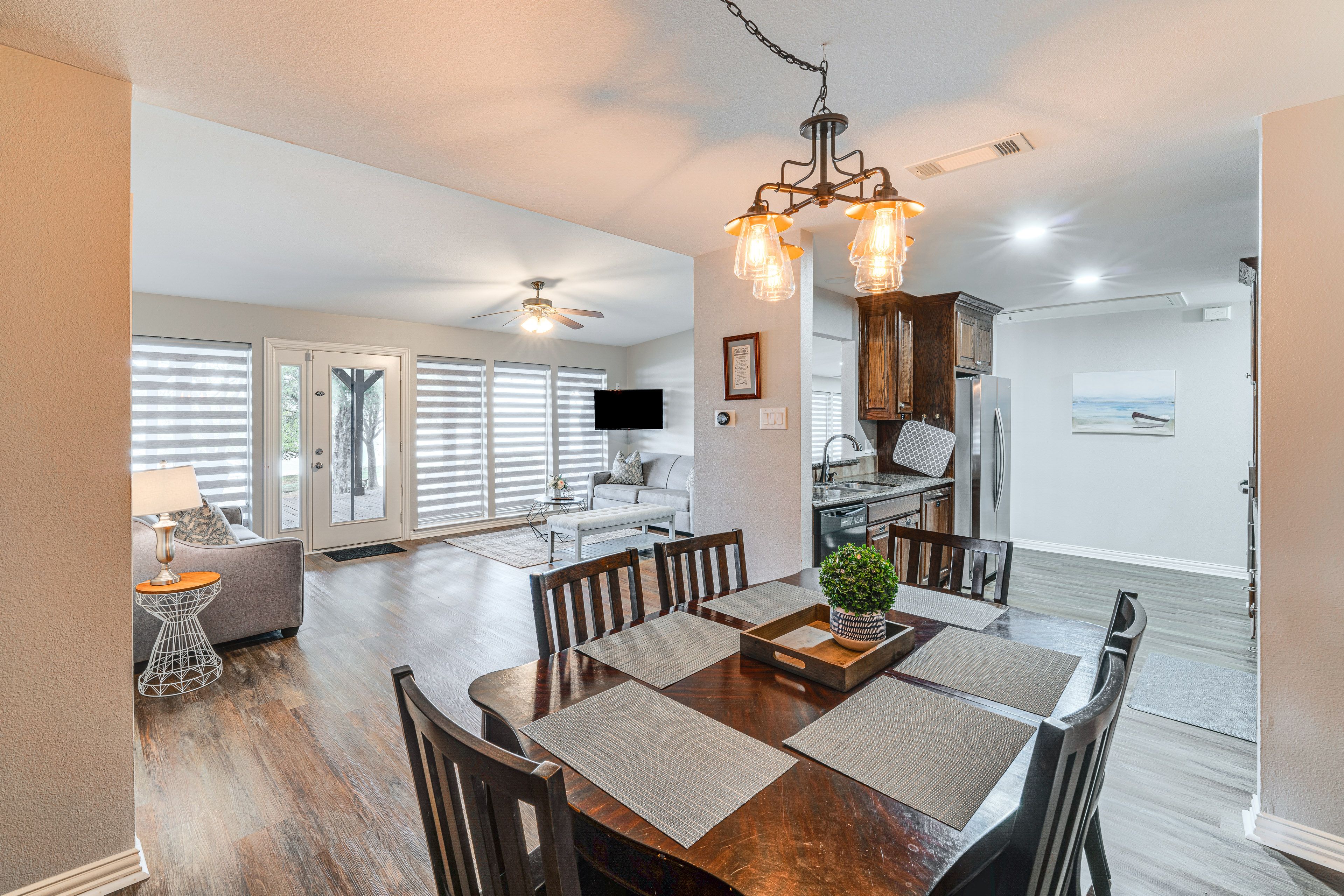 Dining Area | Dishware/Flatware Provided