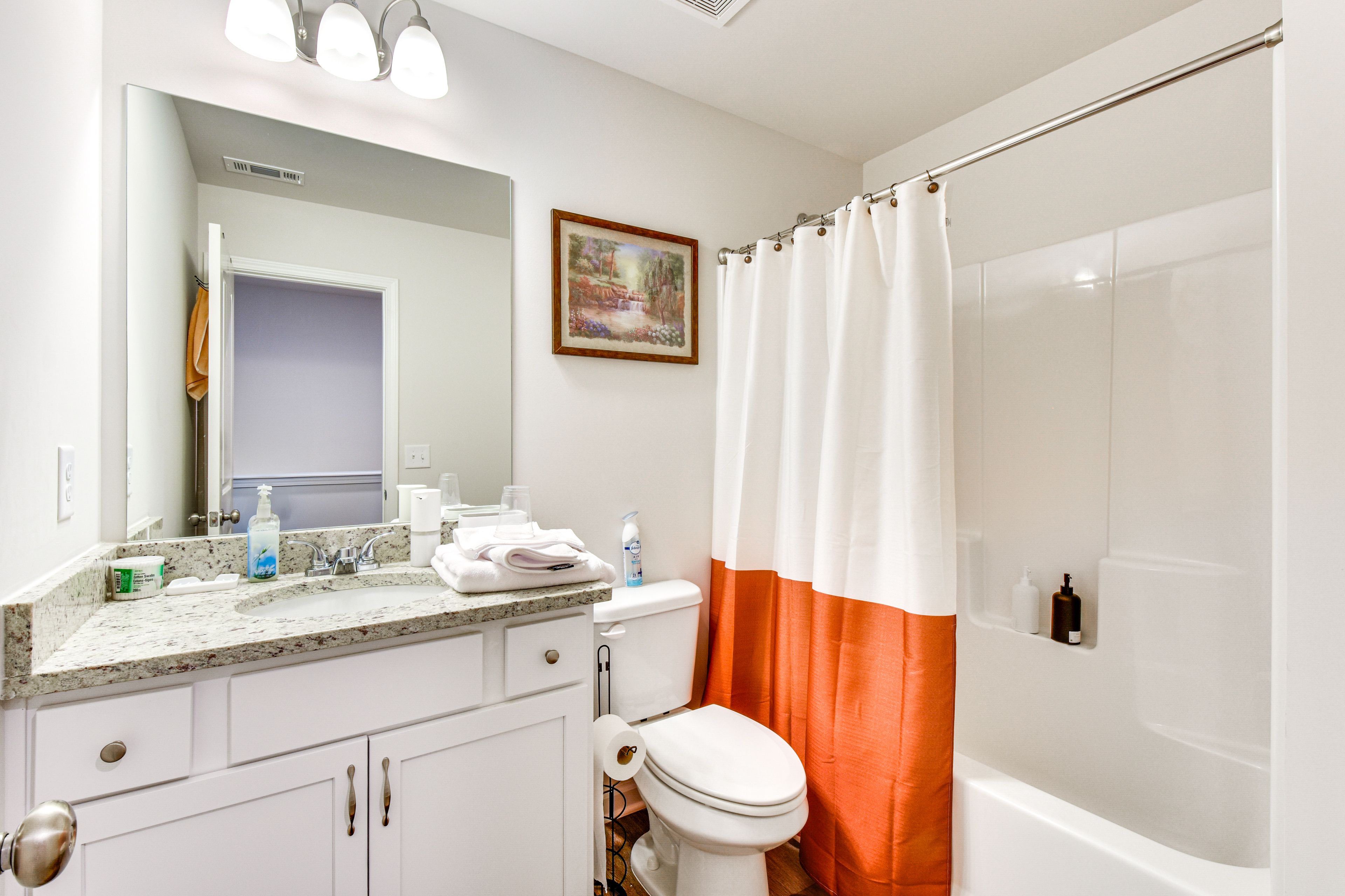 Full Bathroom | 2nd Floor