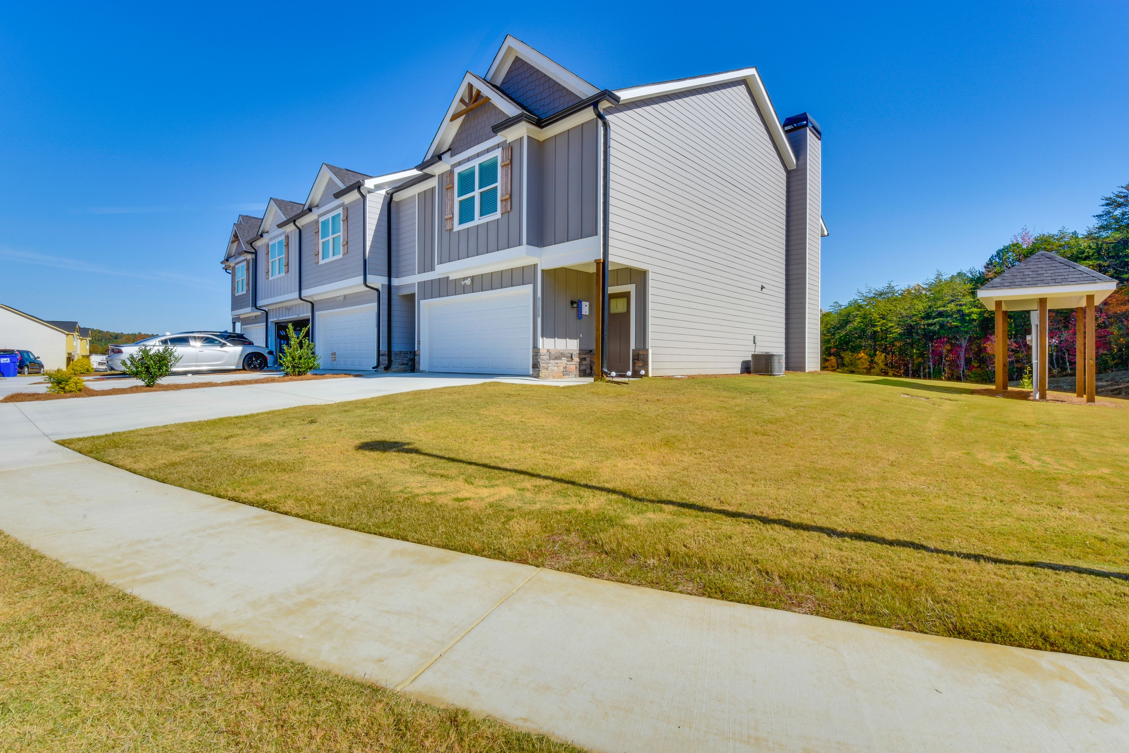 Exterior | Driveway (2 Vehicles)