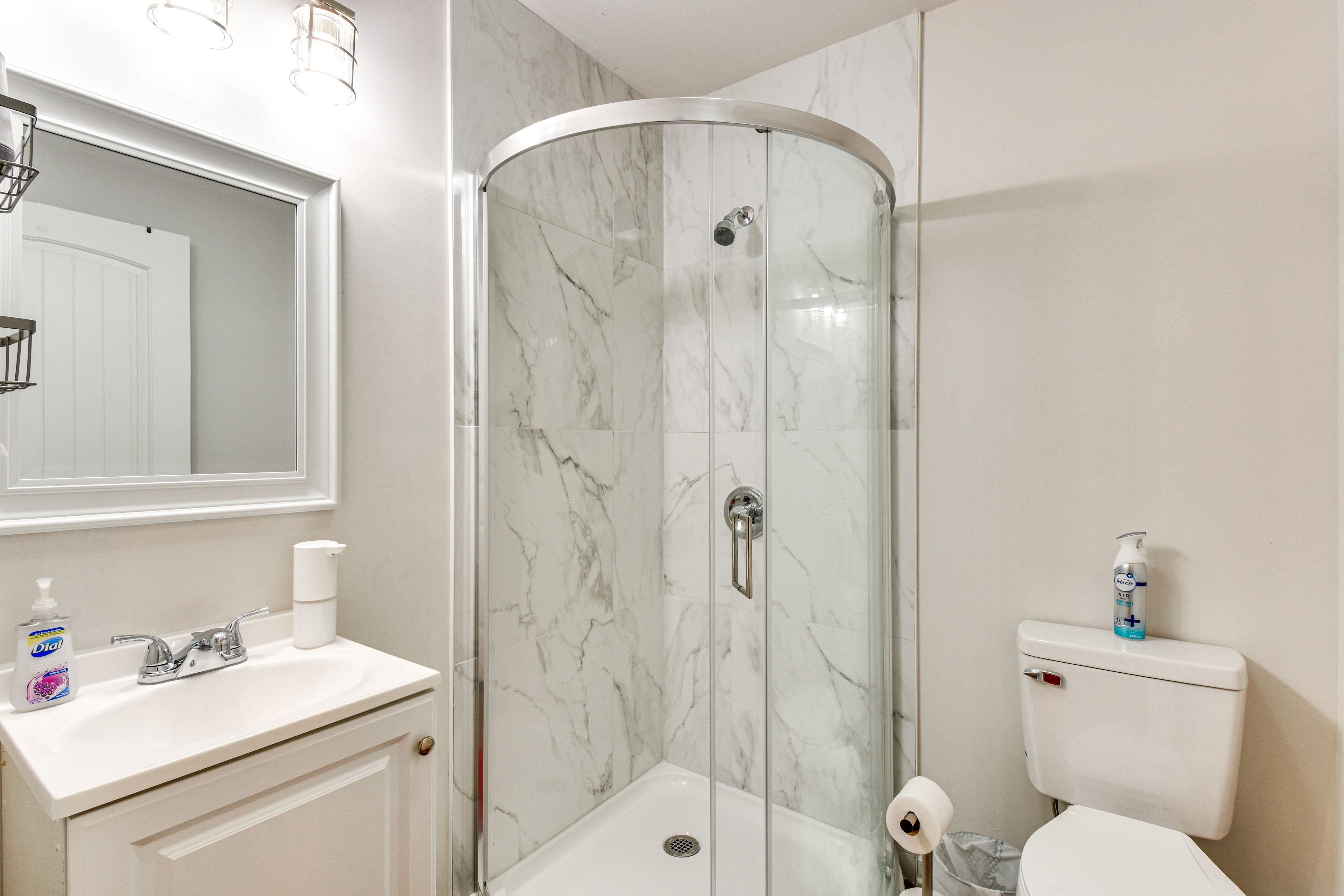 Full Bathroom | 2nd Floor