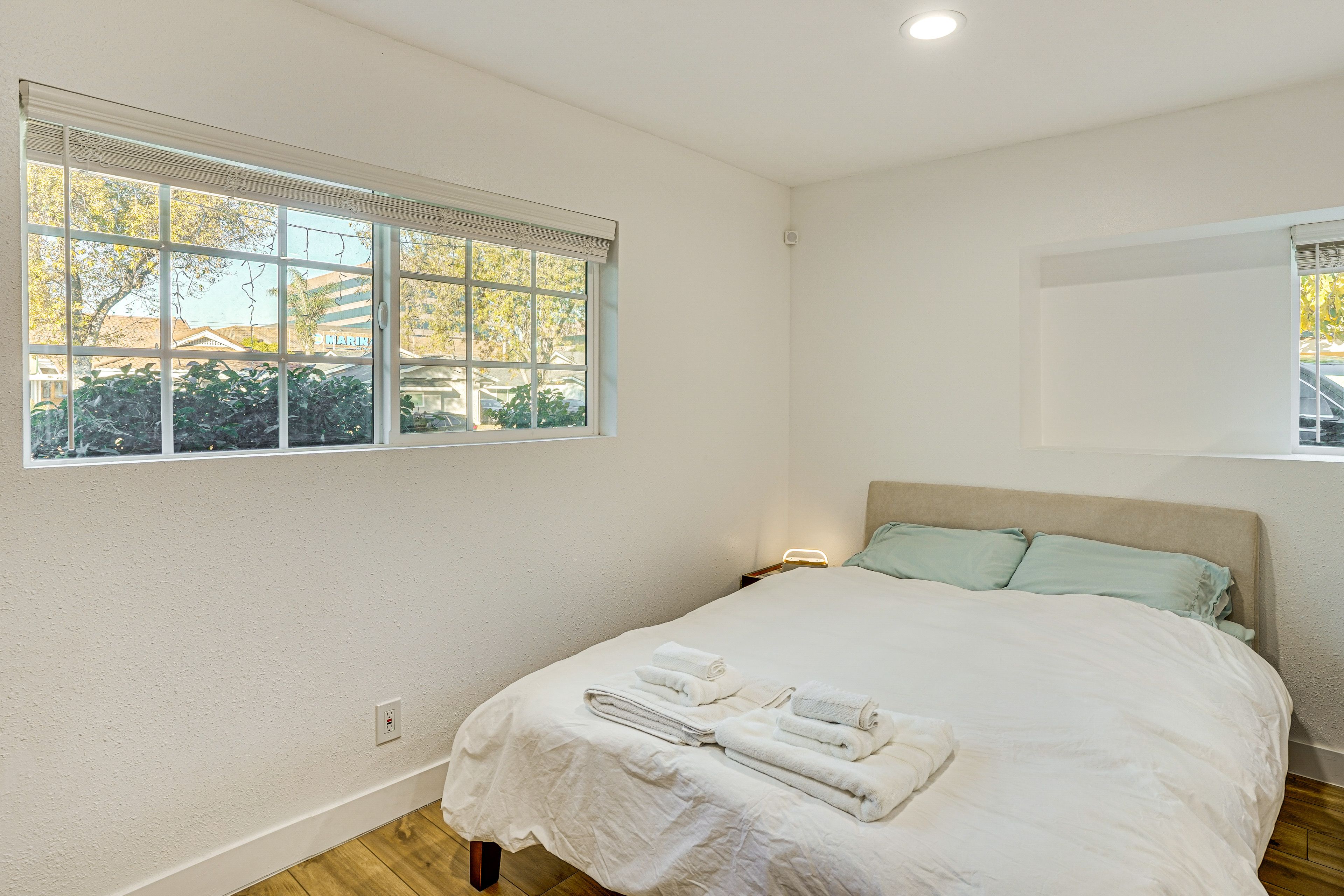 Studio | Queen Bed