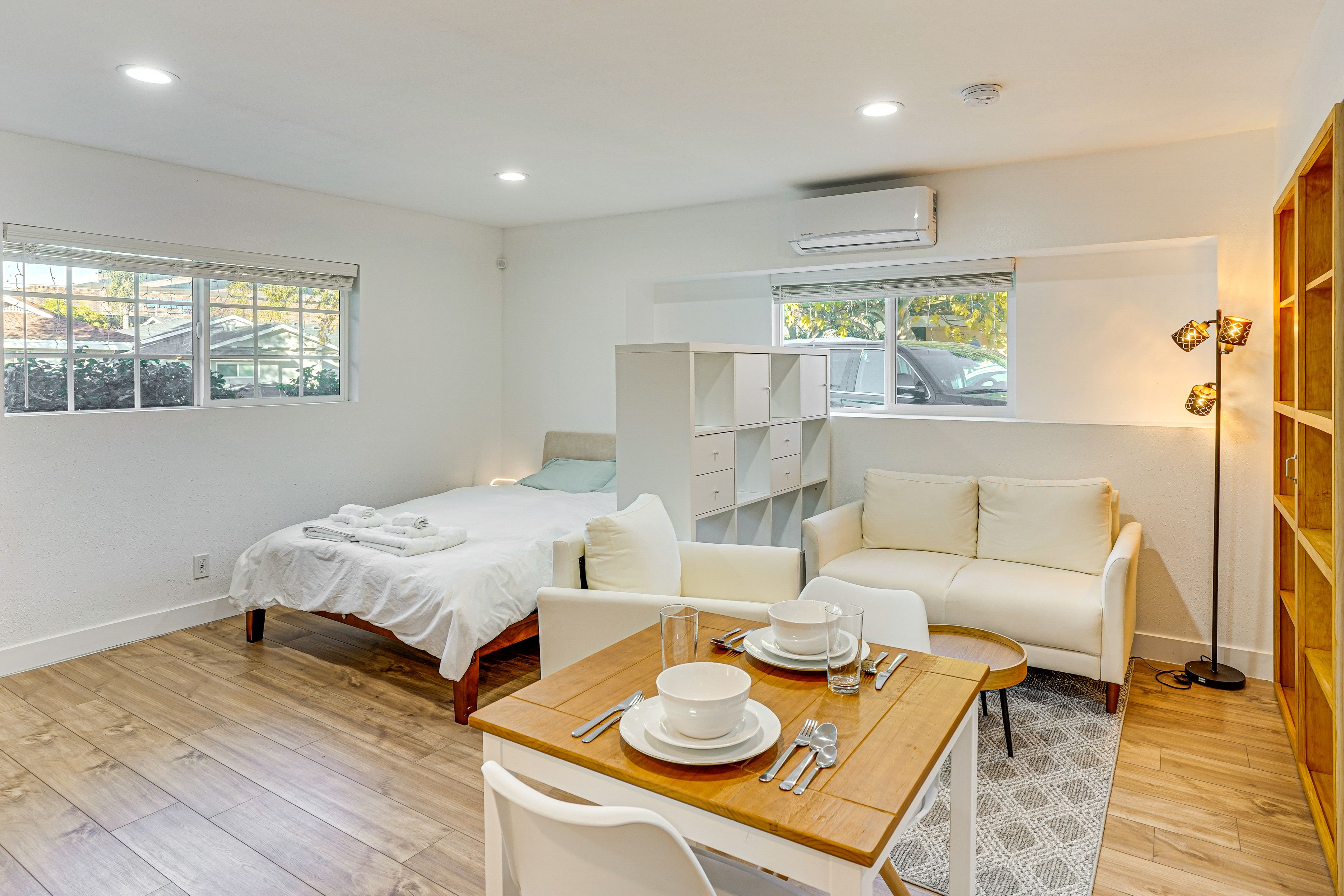 Dining Area | Dishware/Flatware