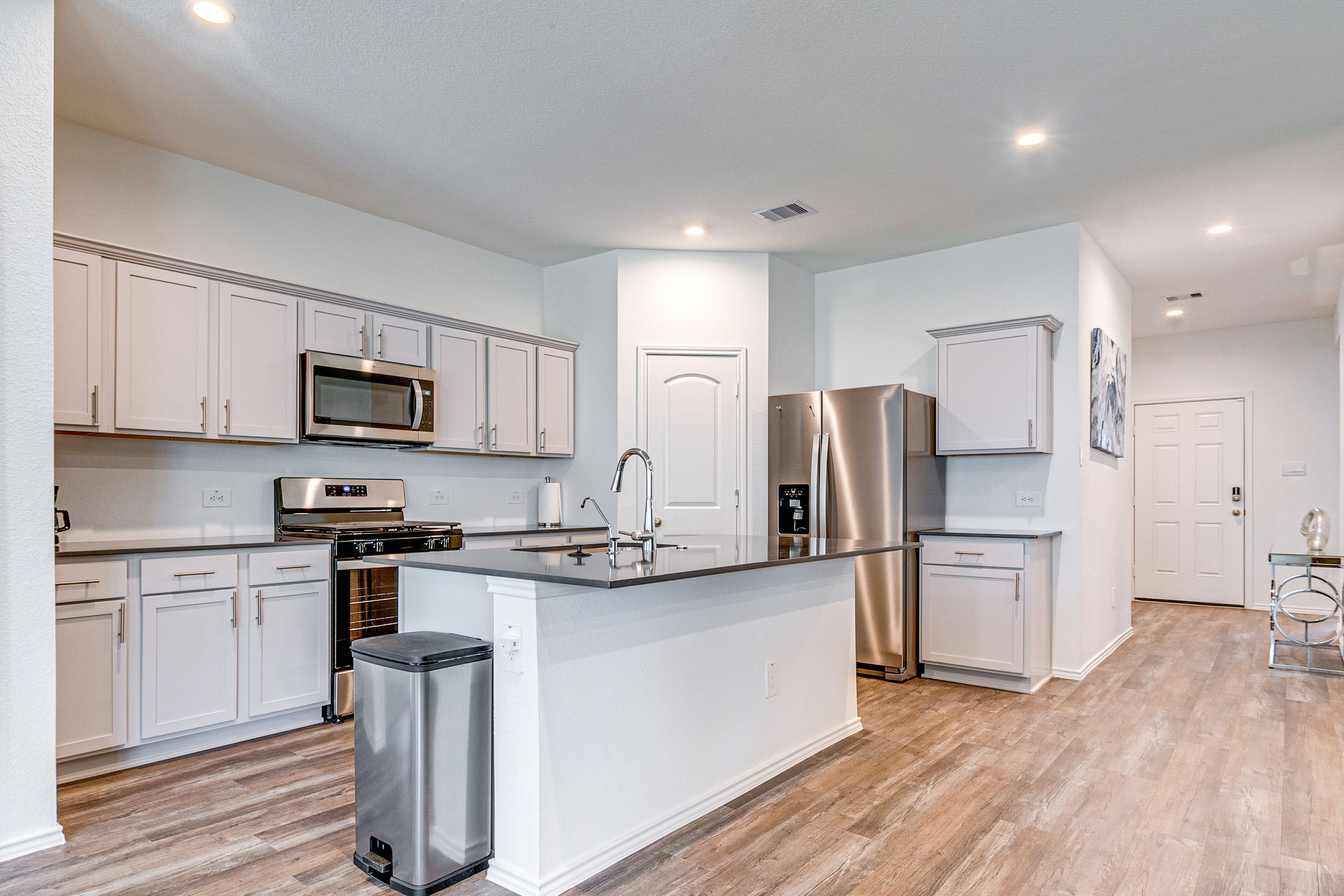 Kitchen | Cooking Basics | Keurig Coffee Maker (Starter Coffee Provided)