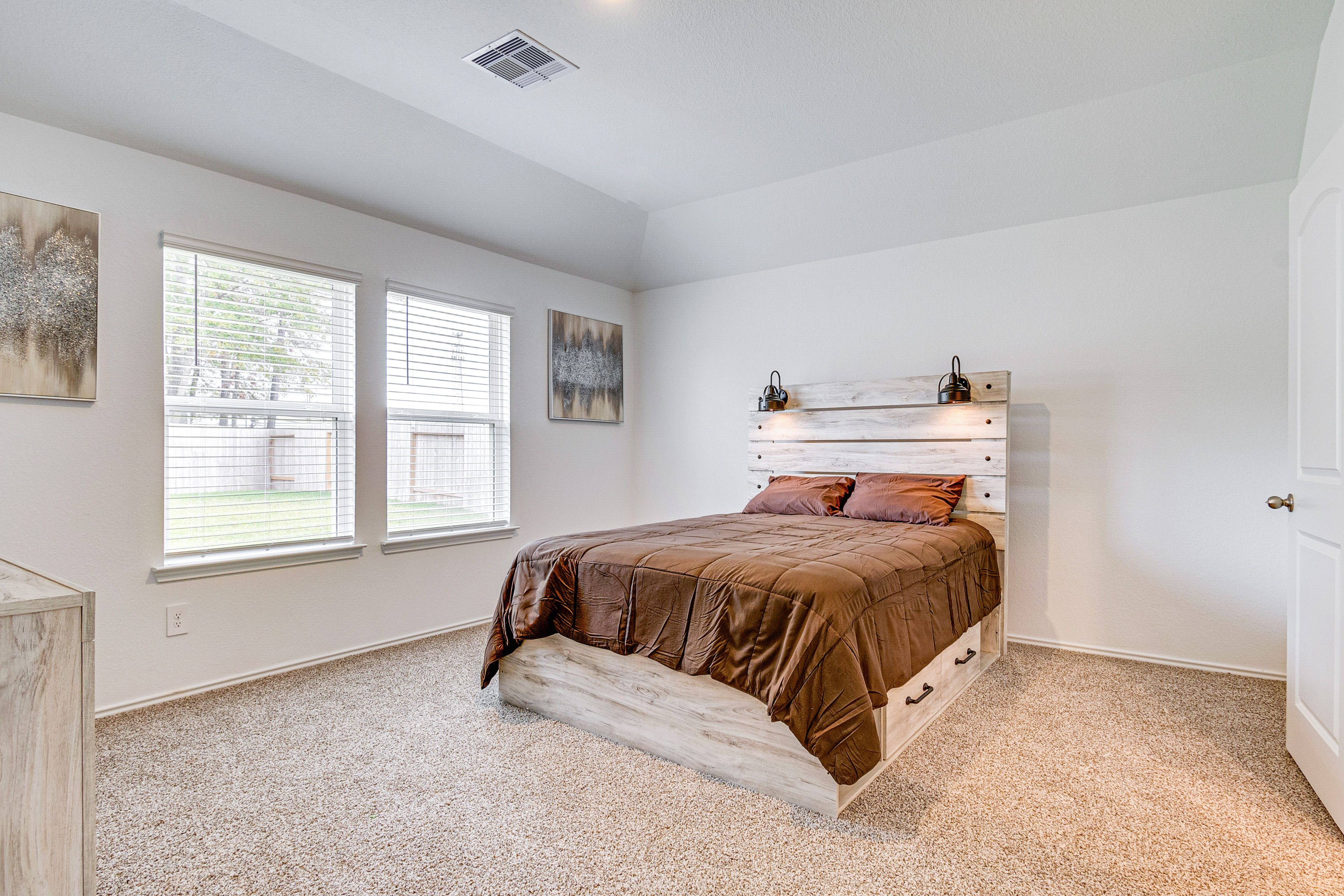 Bedroom 2 | Queen Bed | Smart TV