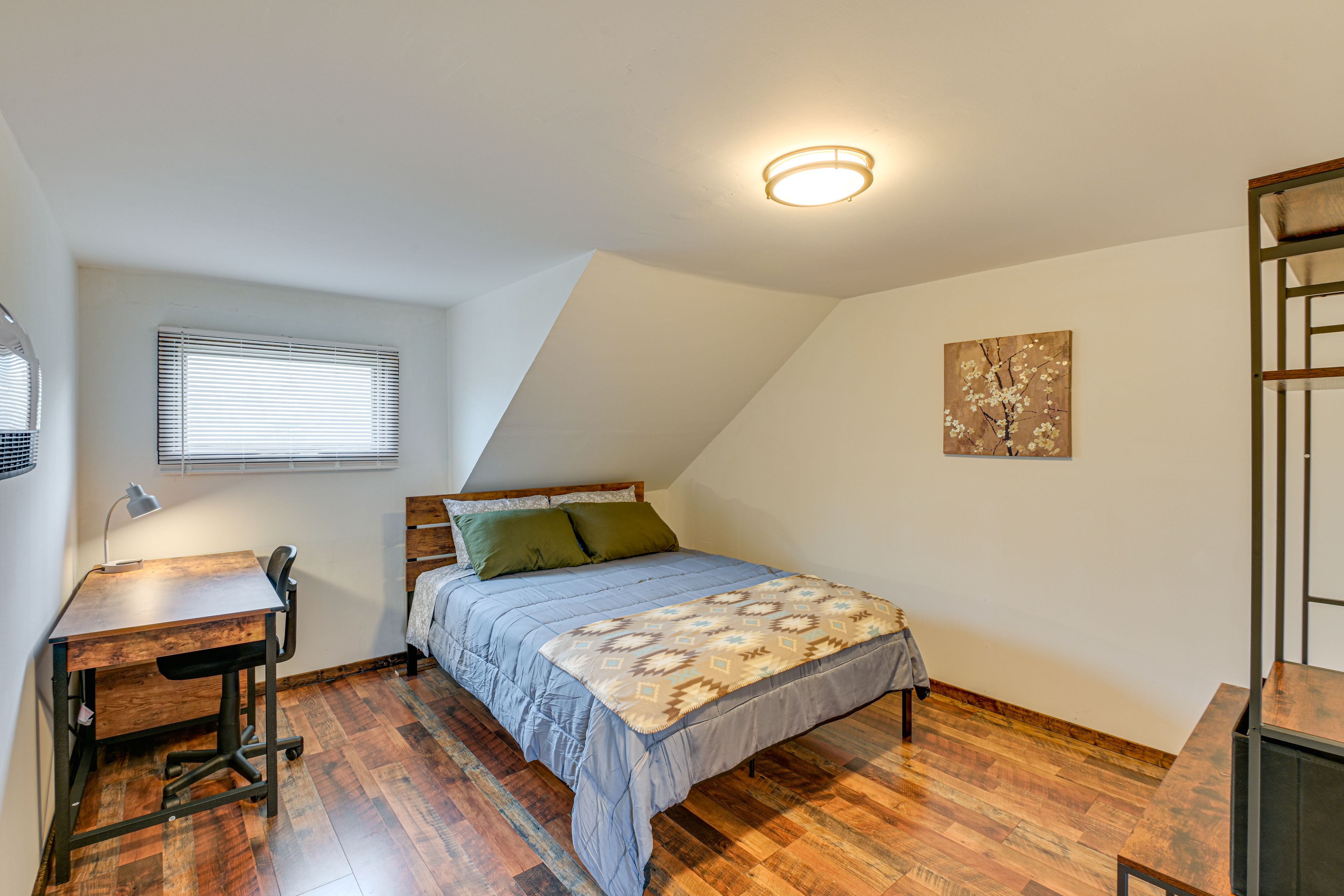 Bedroom 3 | Queen Bed | 2nd Floor