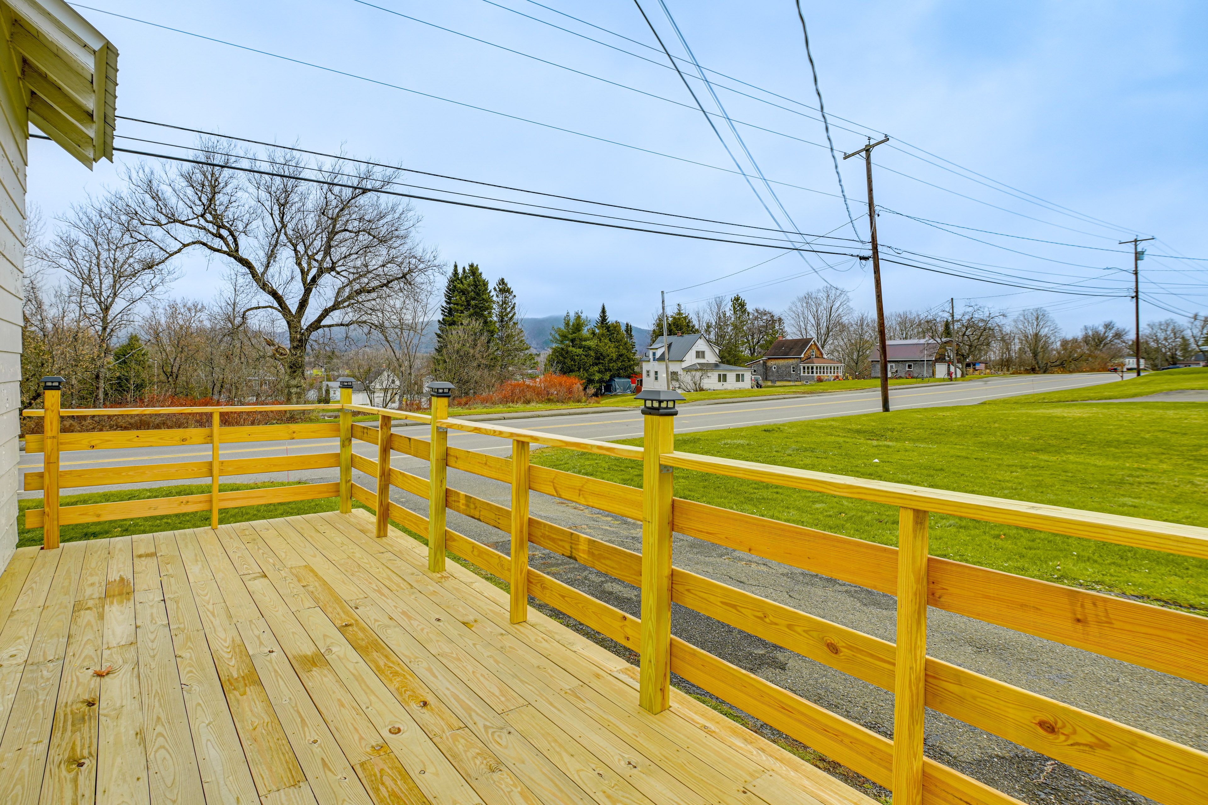 House Exterior | Deck