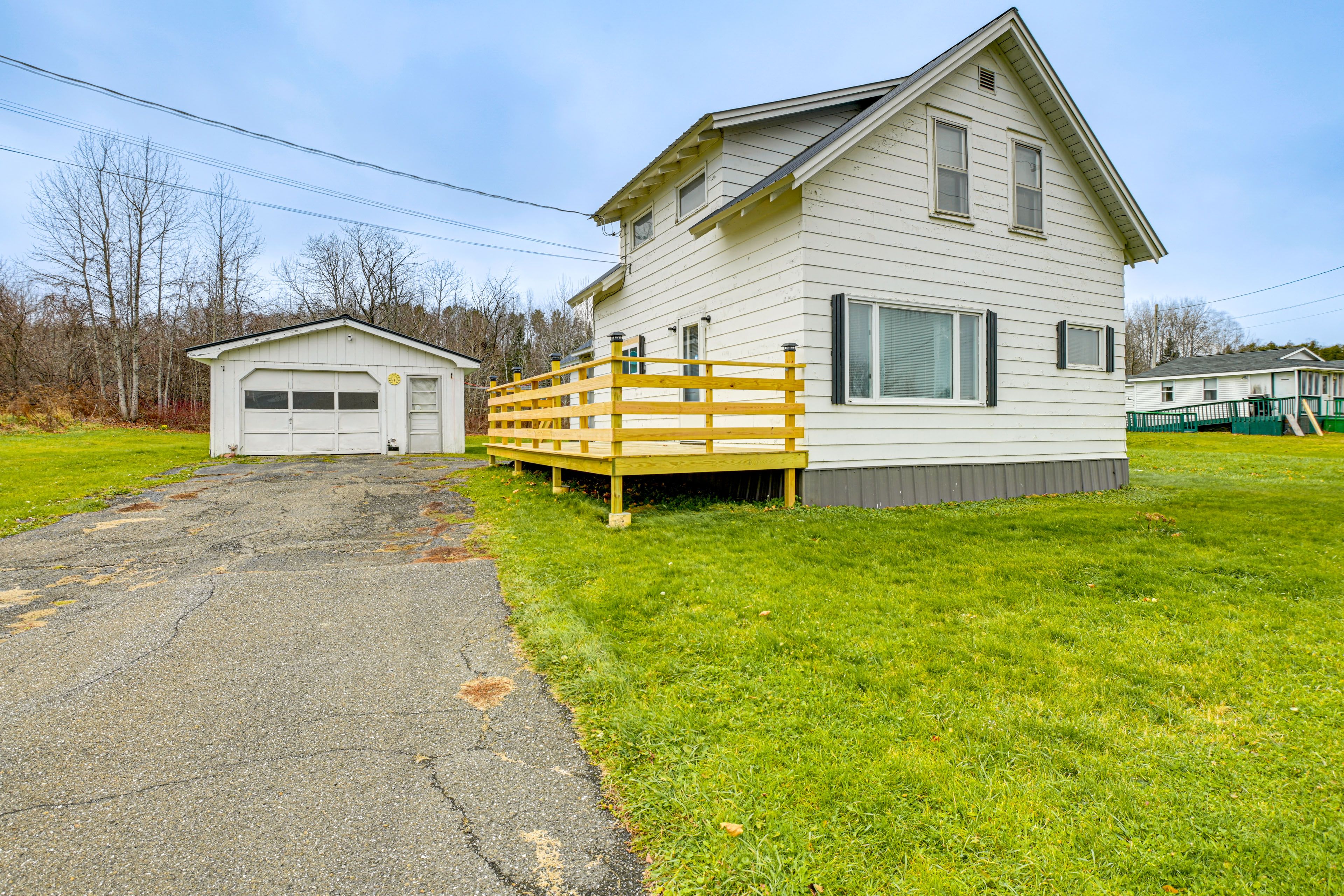 Parking | Driveway (6 Vehicles) | Snowmobile/ATV Grass Parking