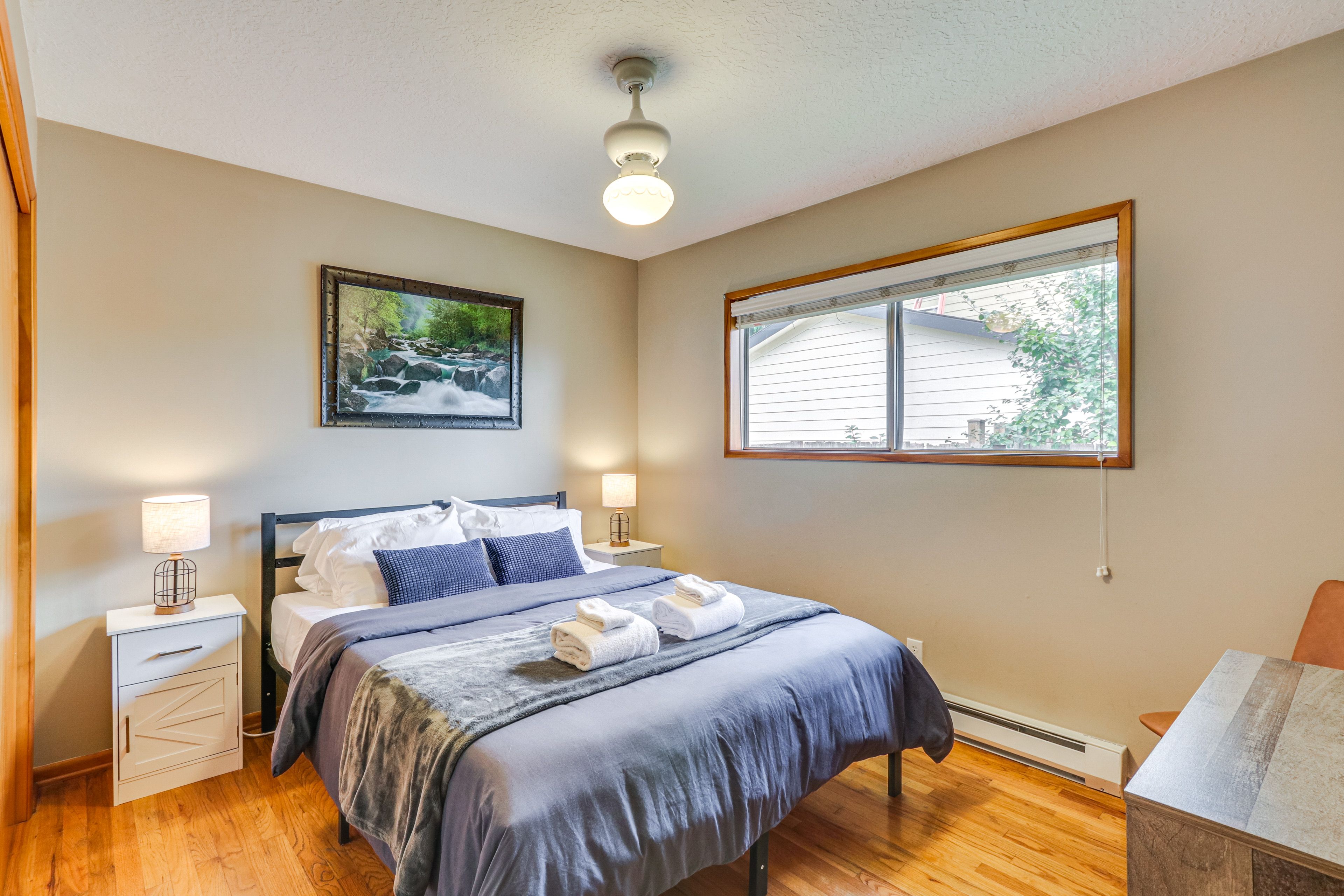 Bedroom 2 | Queen Bed