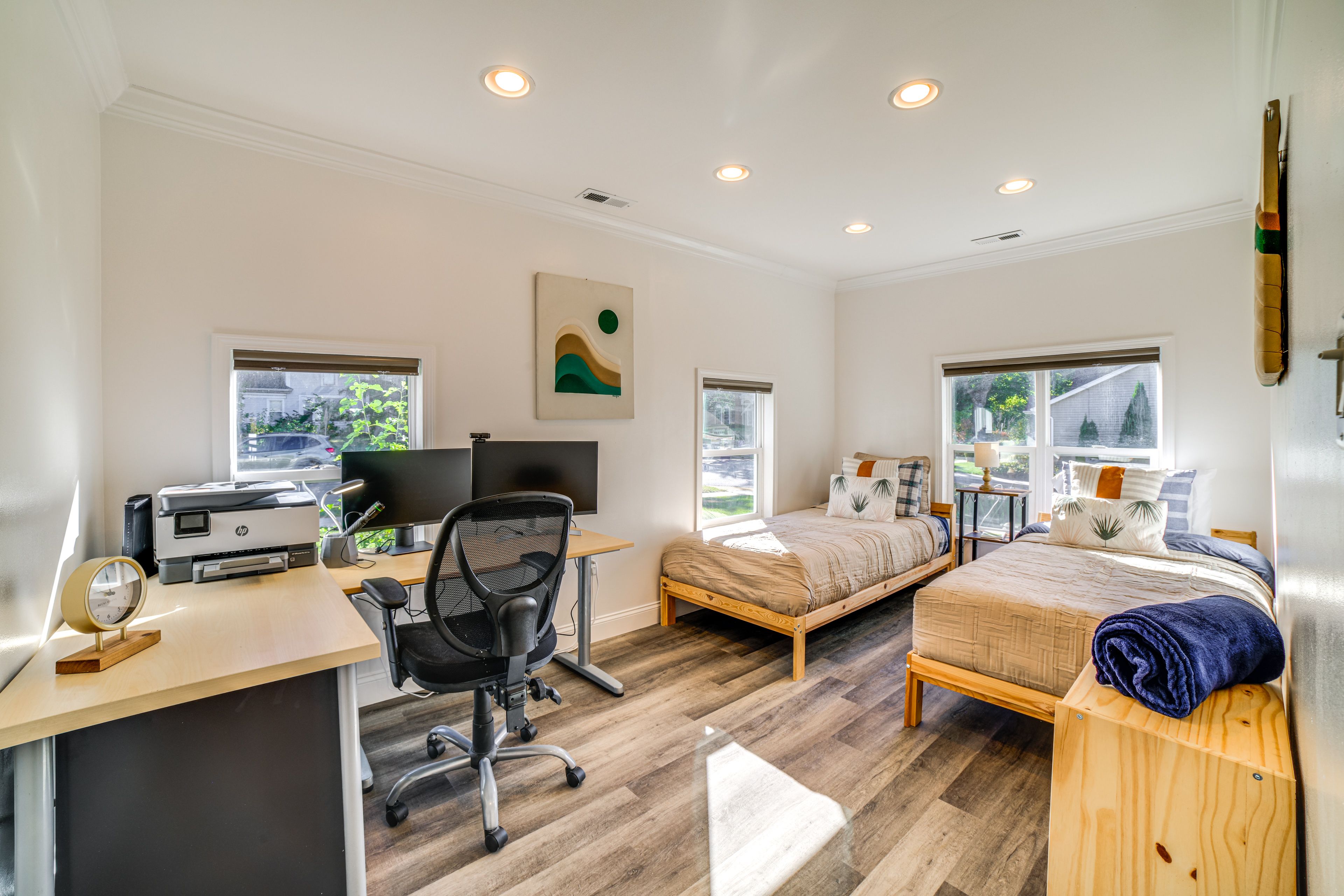 Bedroom 2 | 2 Twin Beds | Laptop-Friendly Workspace
