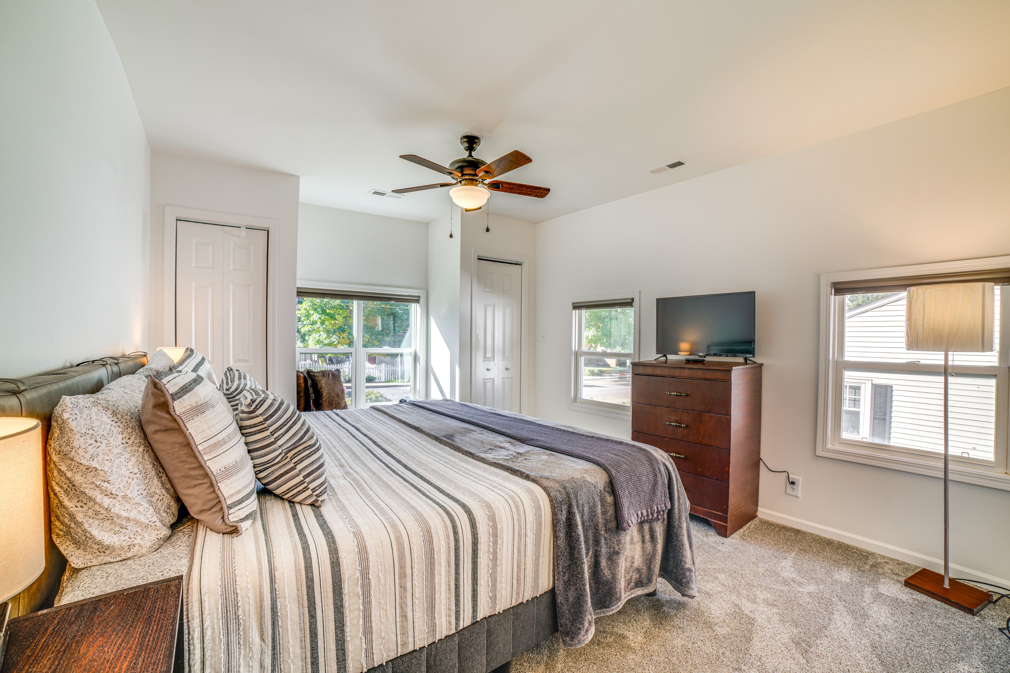 Bedroom 1 | King Bed | Smart TV
