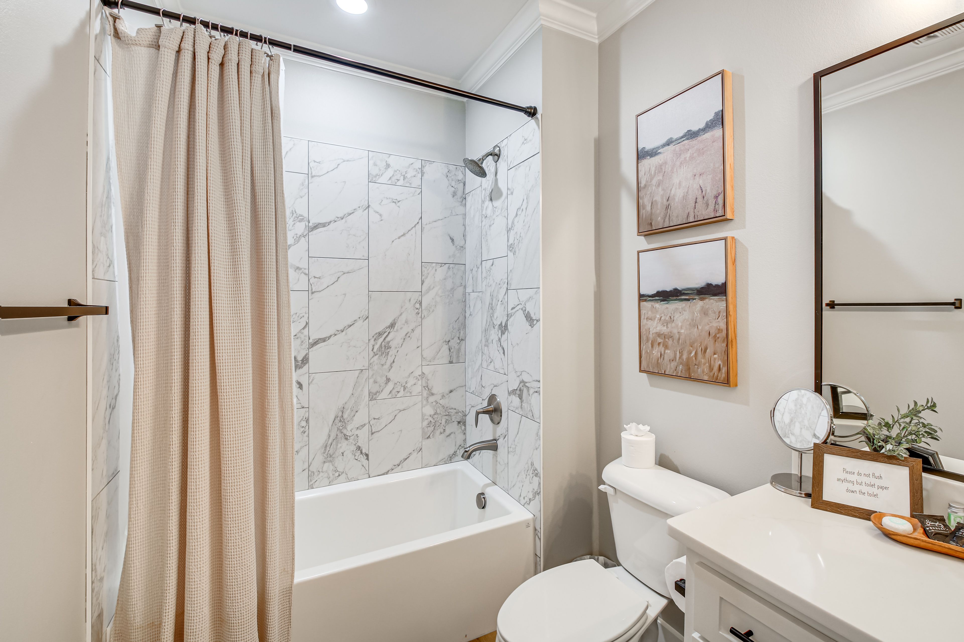 Full Bathroom | Shower/Tub Combo