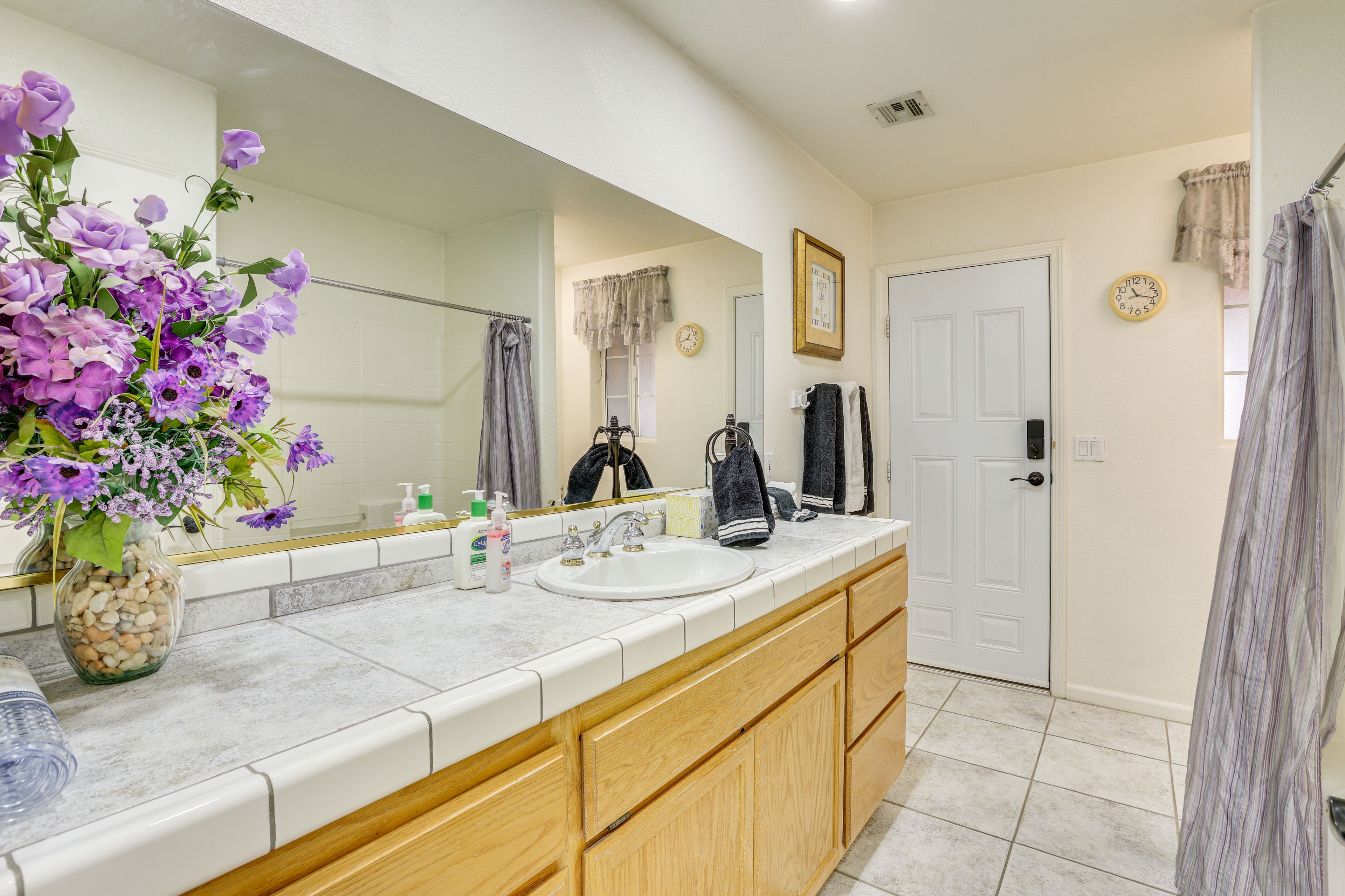 Full Bathroom | Towels Provided | Keyless Entry