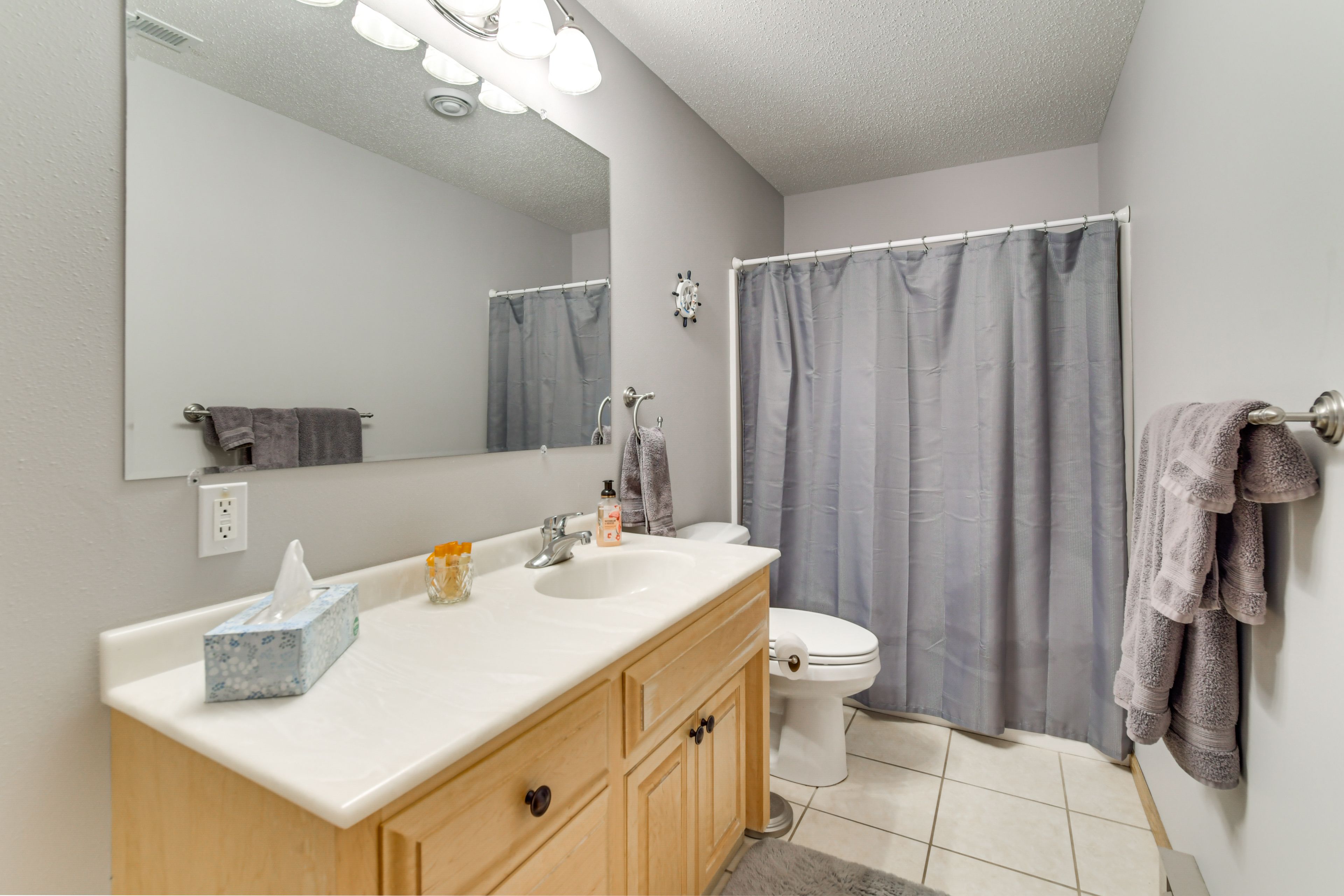Full Bathroom | 1st Floor
