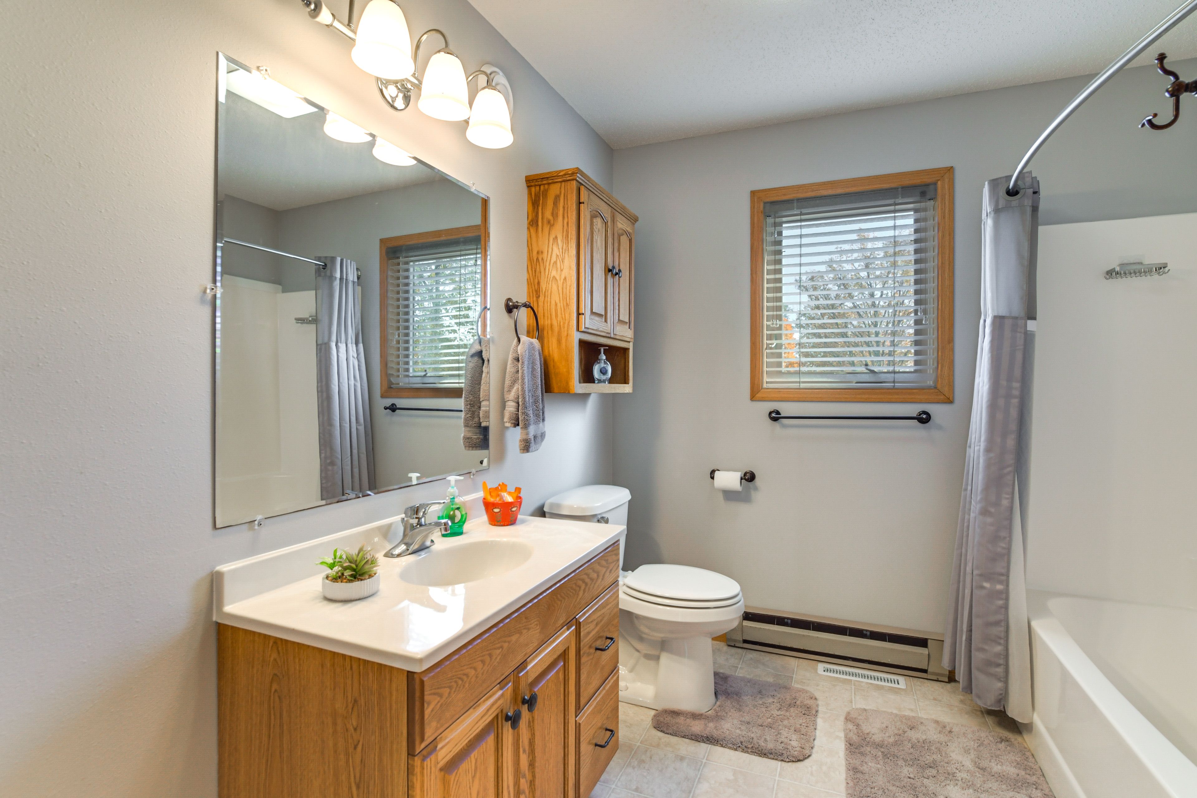 Full Bathroom | 2nd Floor