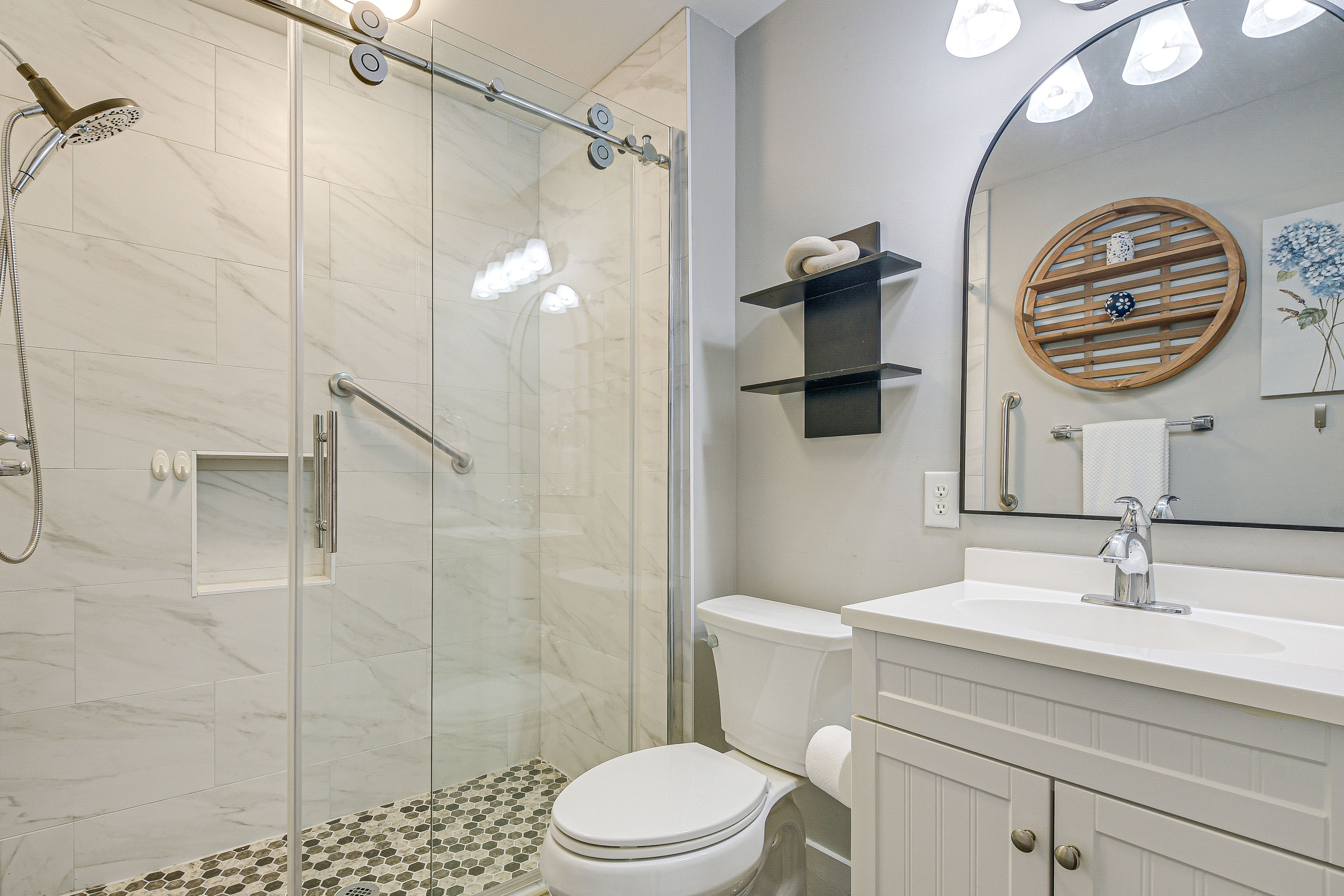 En-Suite Bathroom | Towels & Linens Provided