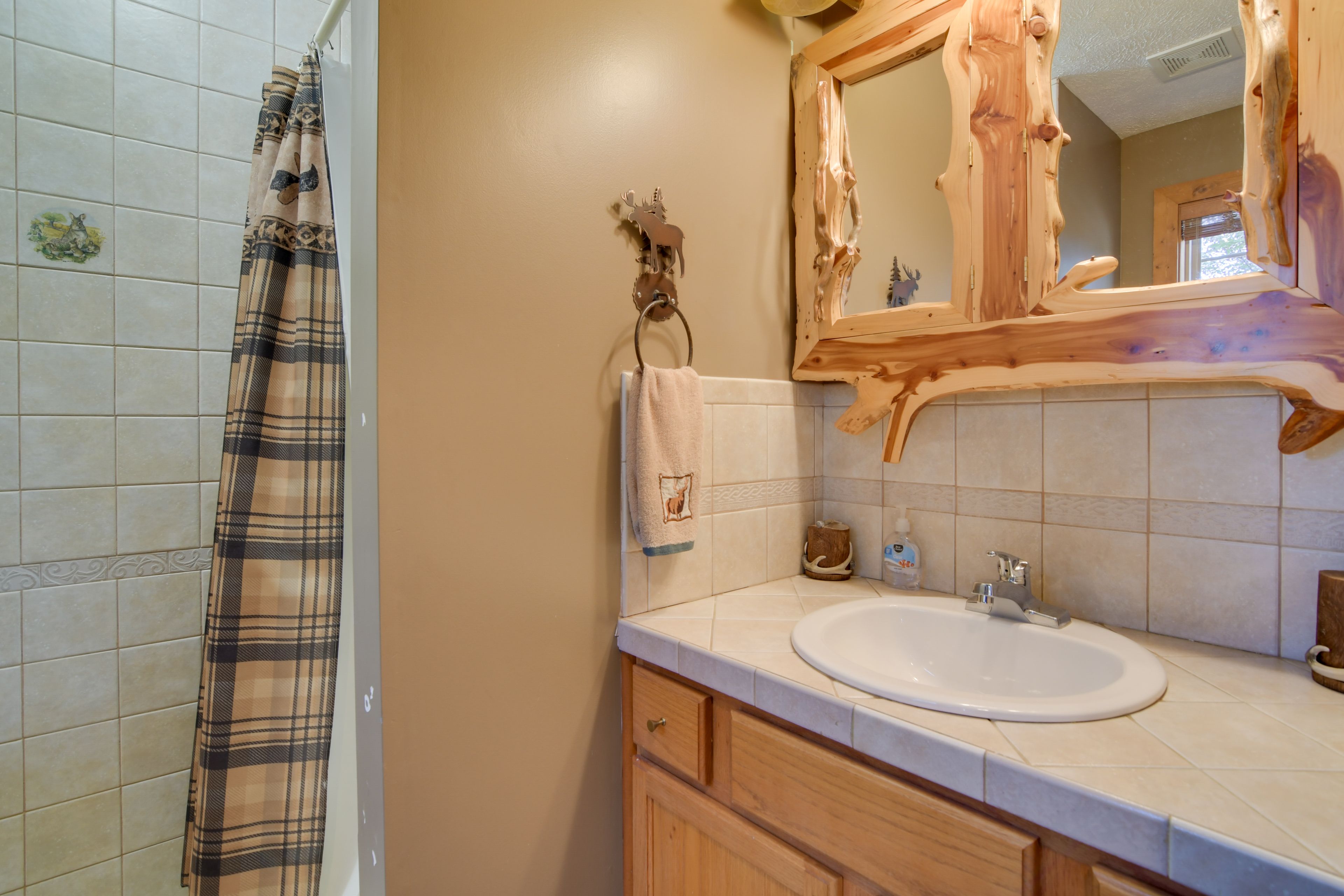 Full Bathroom | Shower | 2nd Floor