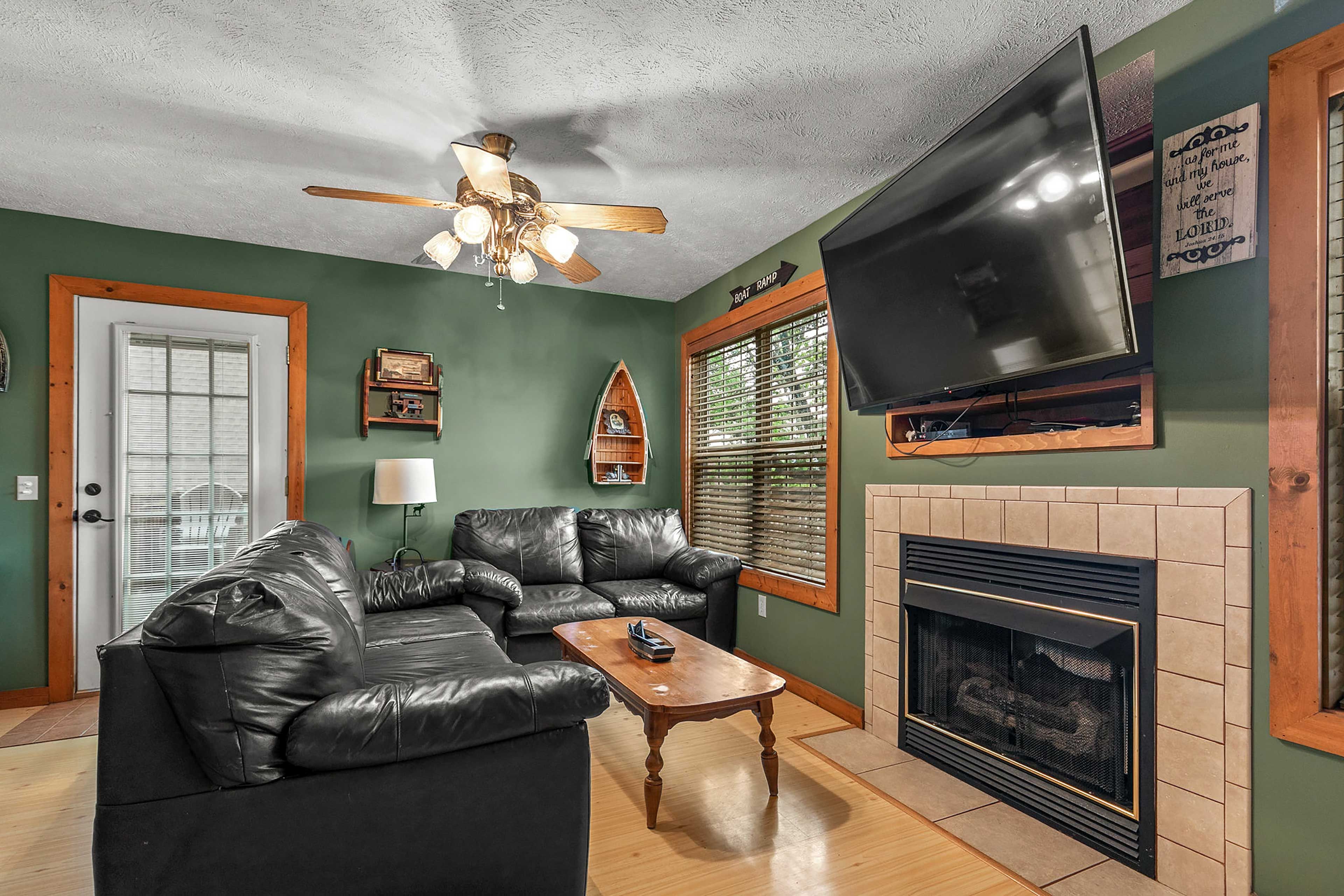 Living Room | Gas Fireplace | Smart TV | 2nd Floor