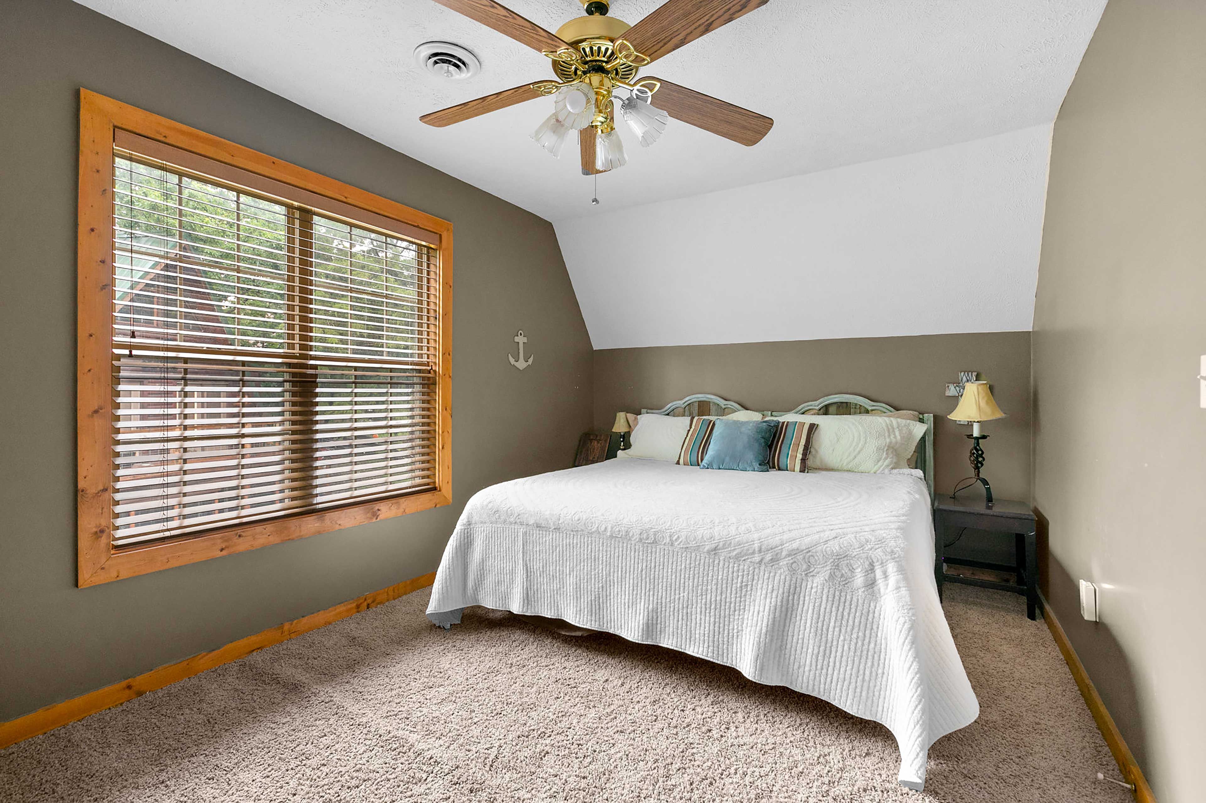 Bedroom 2 | King Bed | Smart TV | 3rd Floor