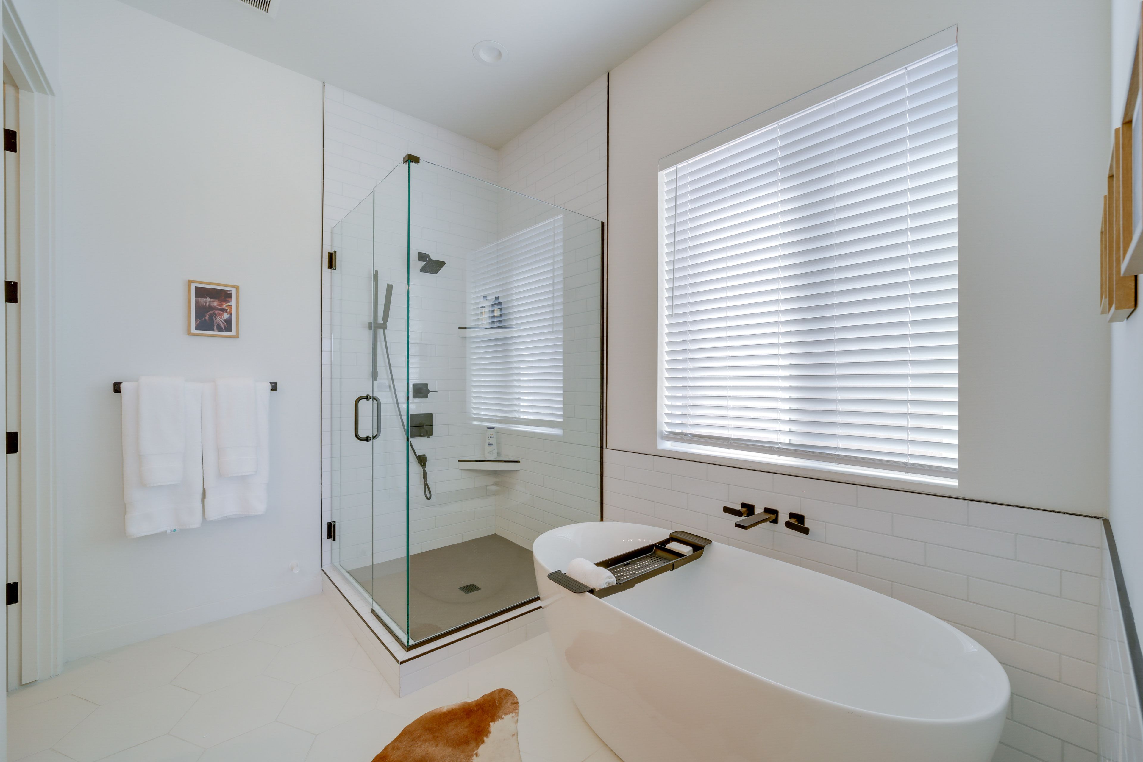 Full Bathroom | Towels Provided | Complimentary Toiletries