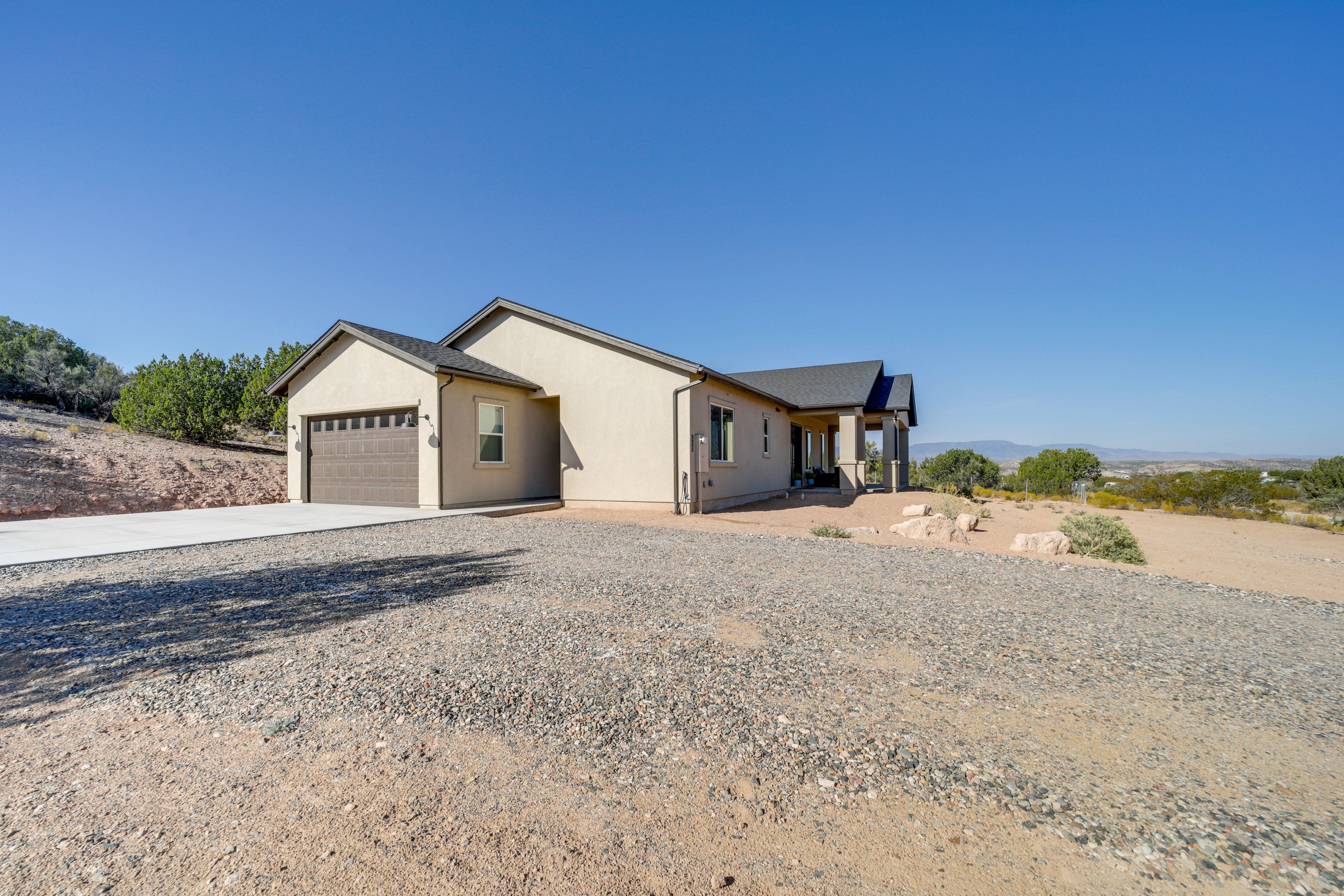 Parking | Driveway (3 Vehicles) | Garage (2 Vehicles)
