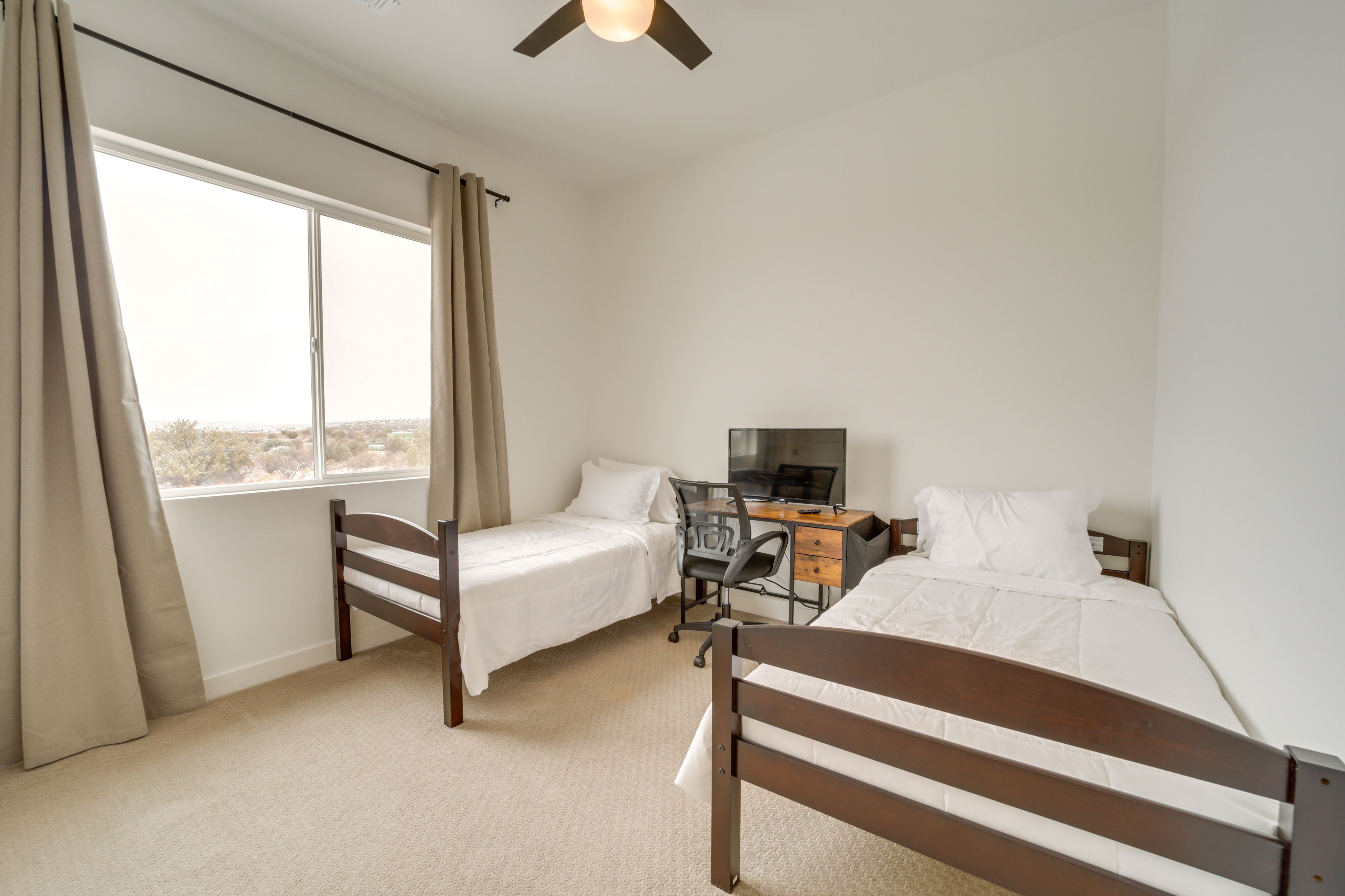 Bedroom 4 | 2 Twin Beds | Work Desk