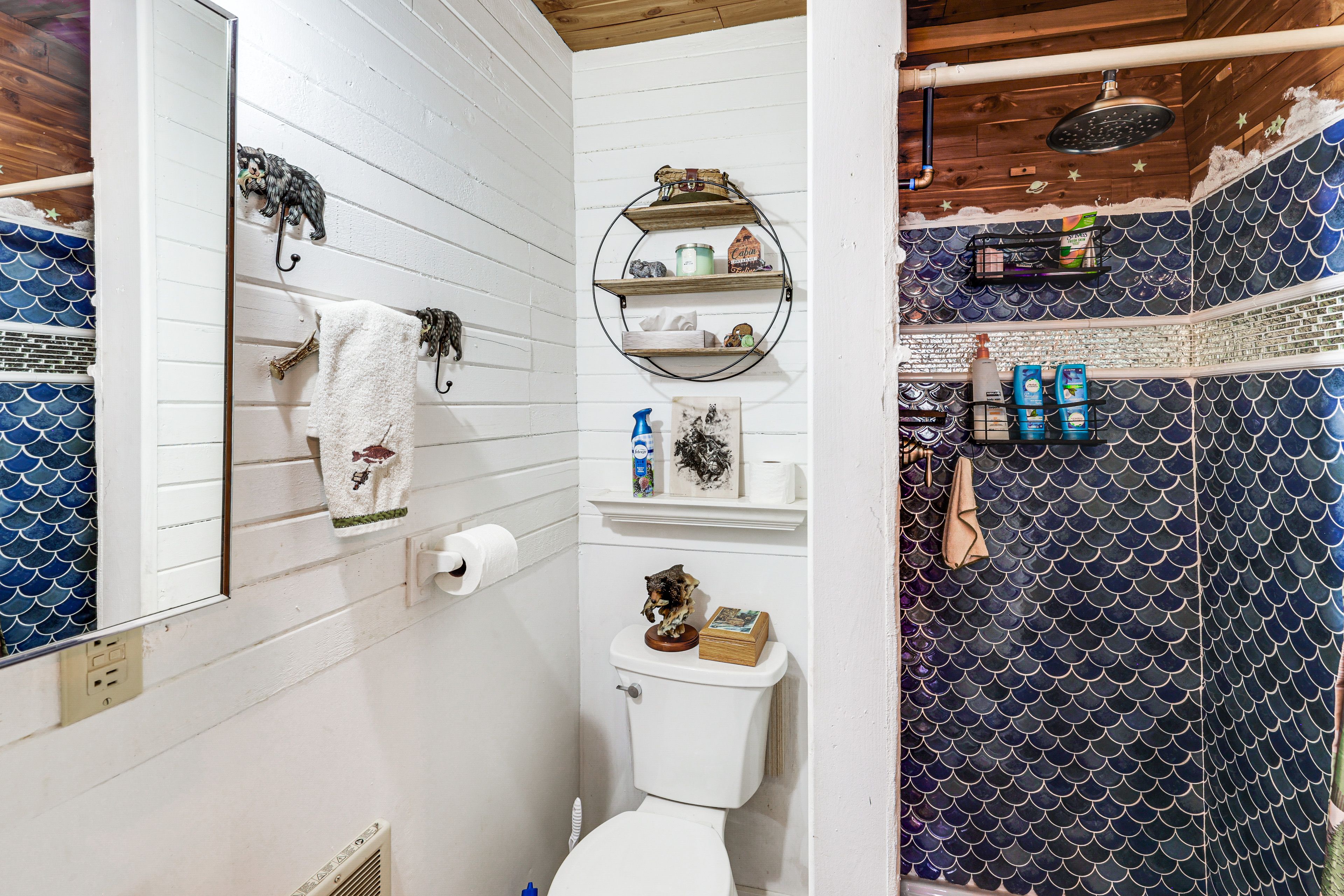 Full Bathroom | 1st Floor