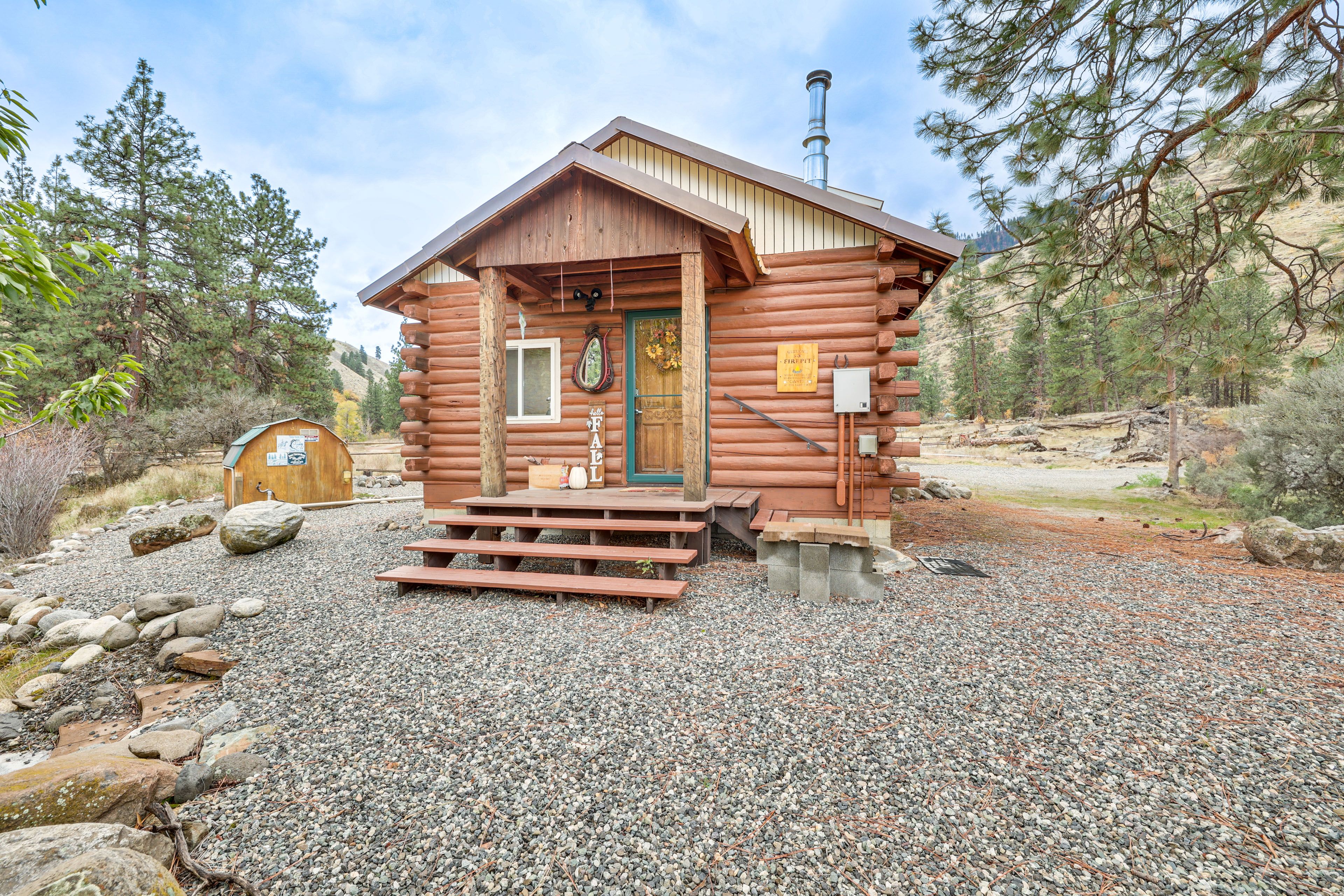 Pollock Vacation Rental | 1BR | 2BA | 850 Sq Ft | Stairs Required
