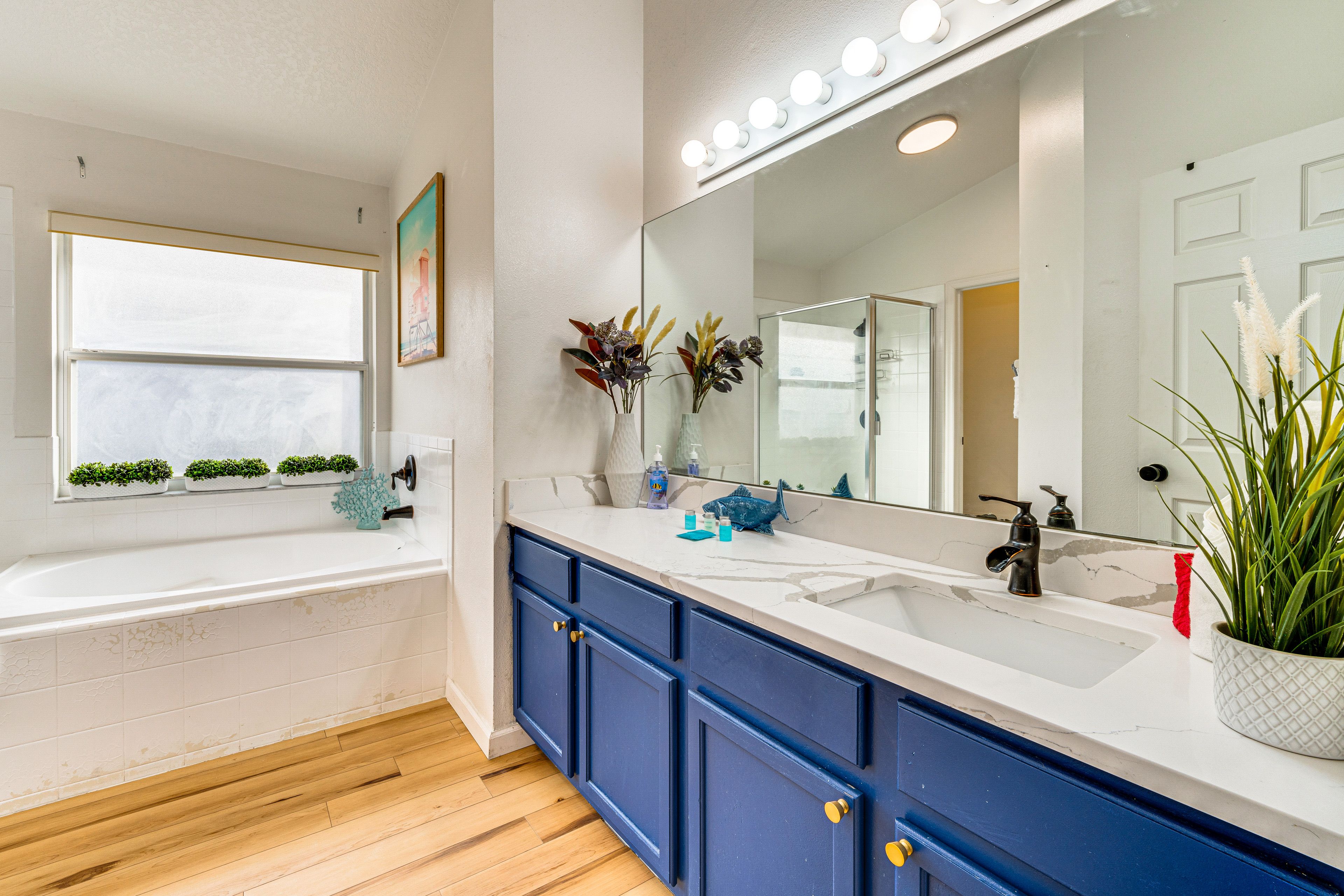 Full Bathroom | Complimentary Toiletries | Towels Provided