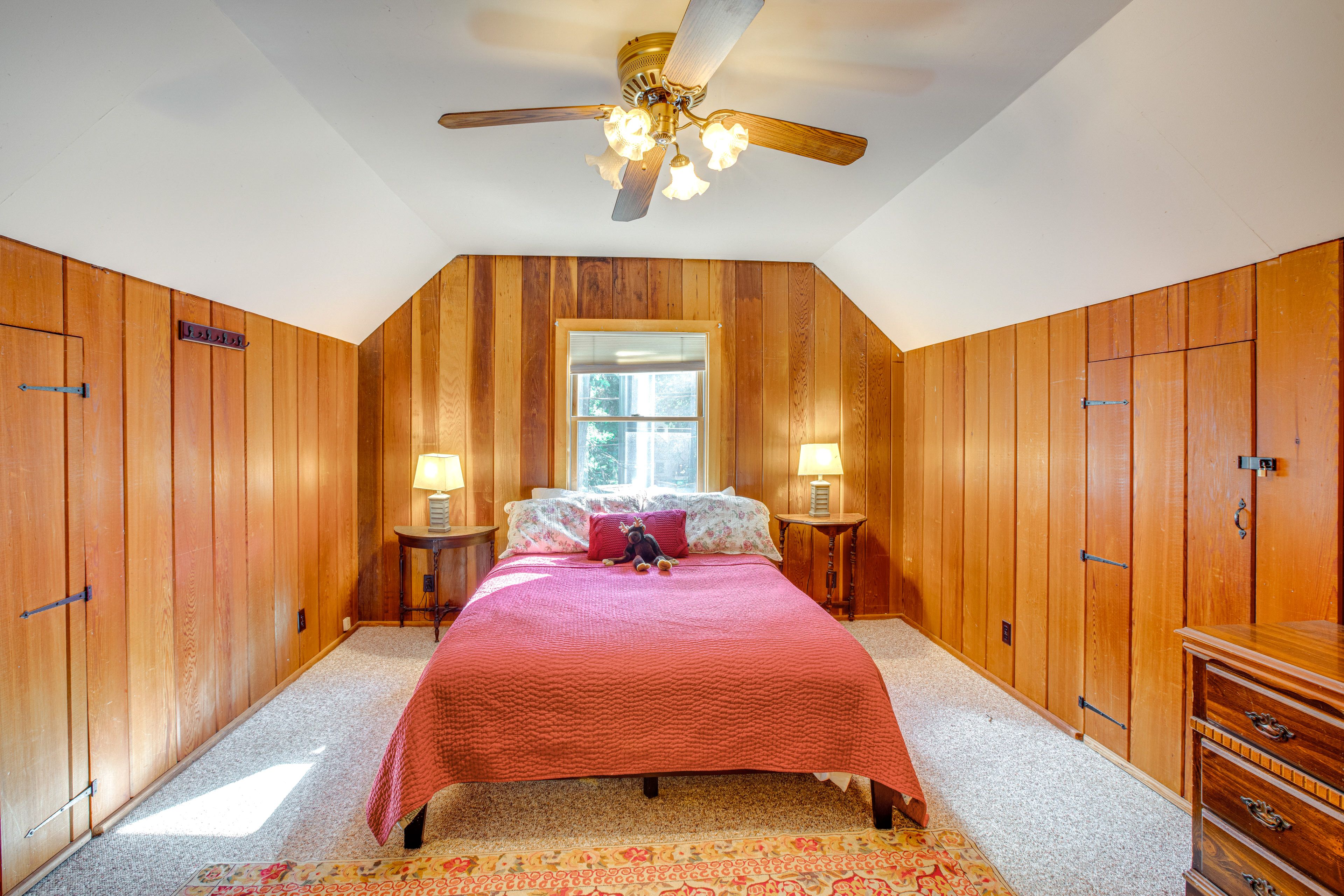 Bedroom 1 | Queen Bed | 2nd Floor