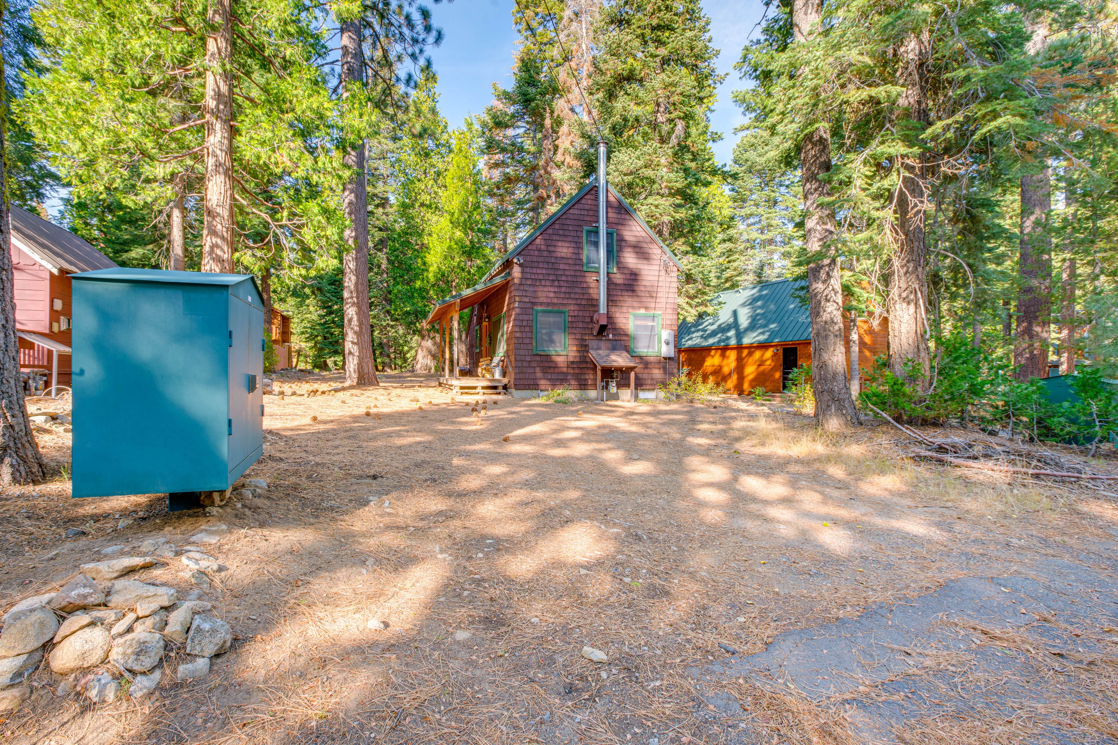 Parking | Driveway (4 Vehicles) | Boat/Trailer Parking Available