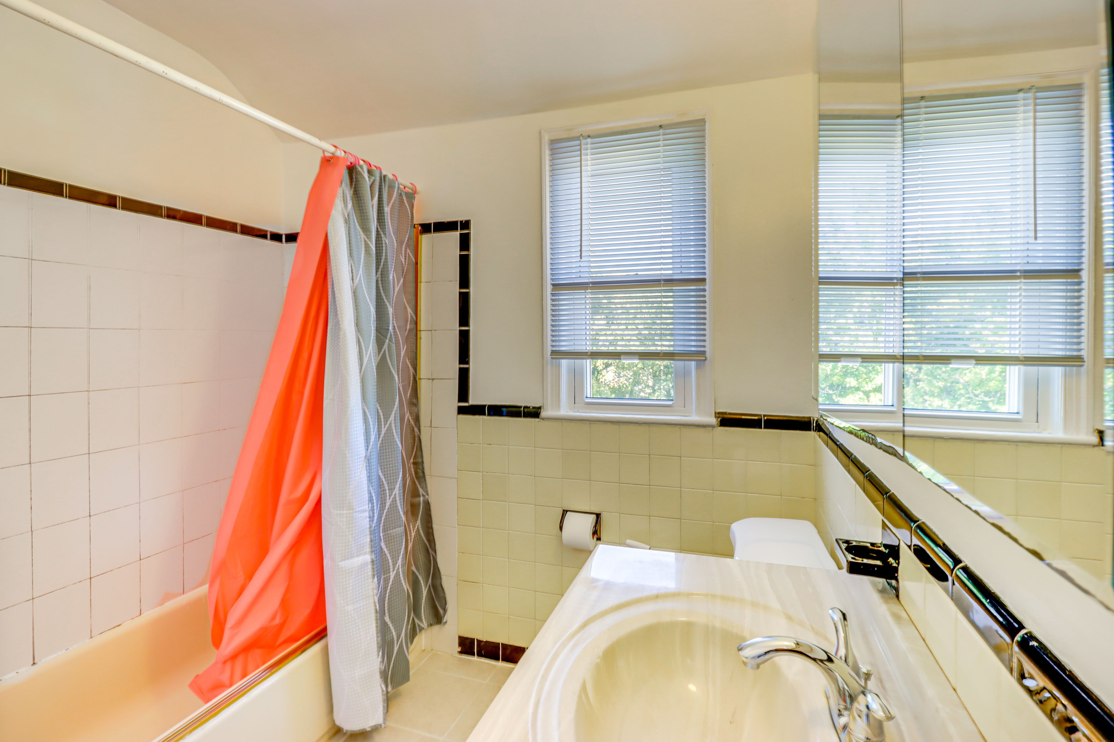 Full Bathroom | 2nd Floor