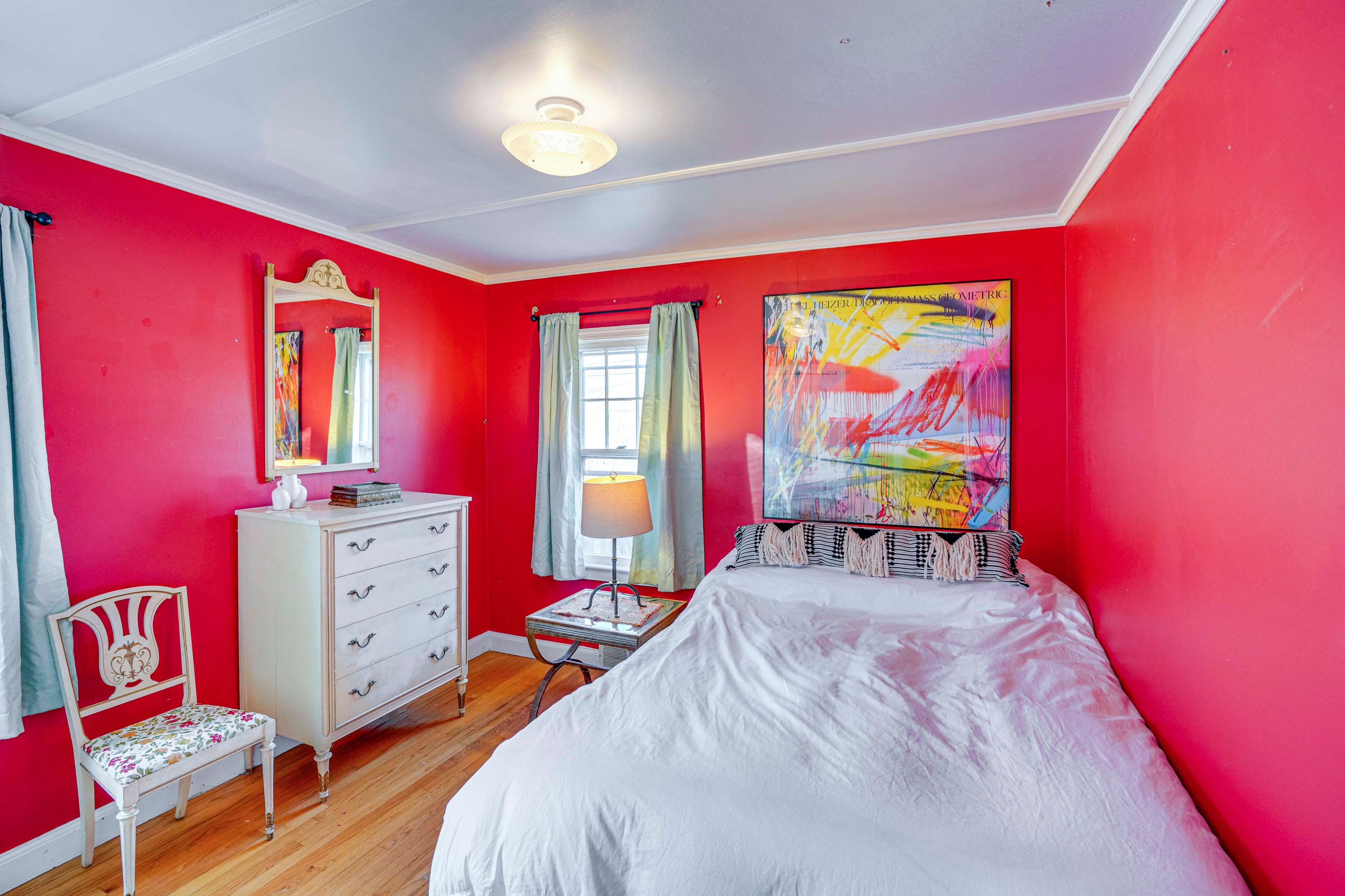 Bedroom 1 | Queen Bed | Linens Provided | Main Level