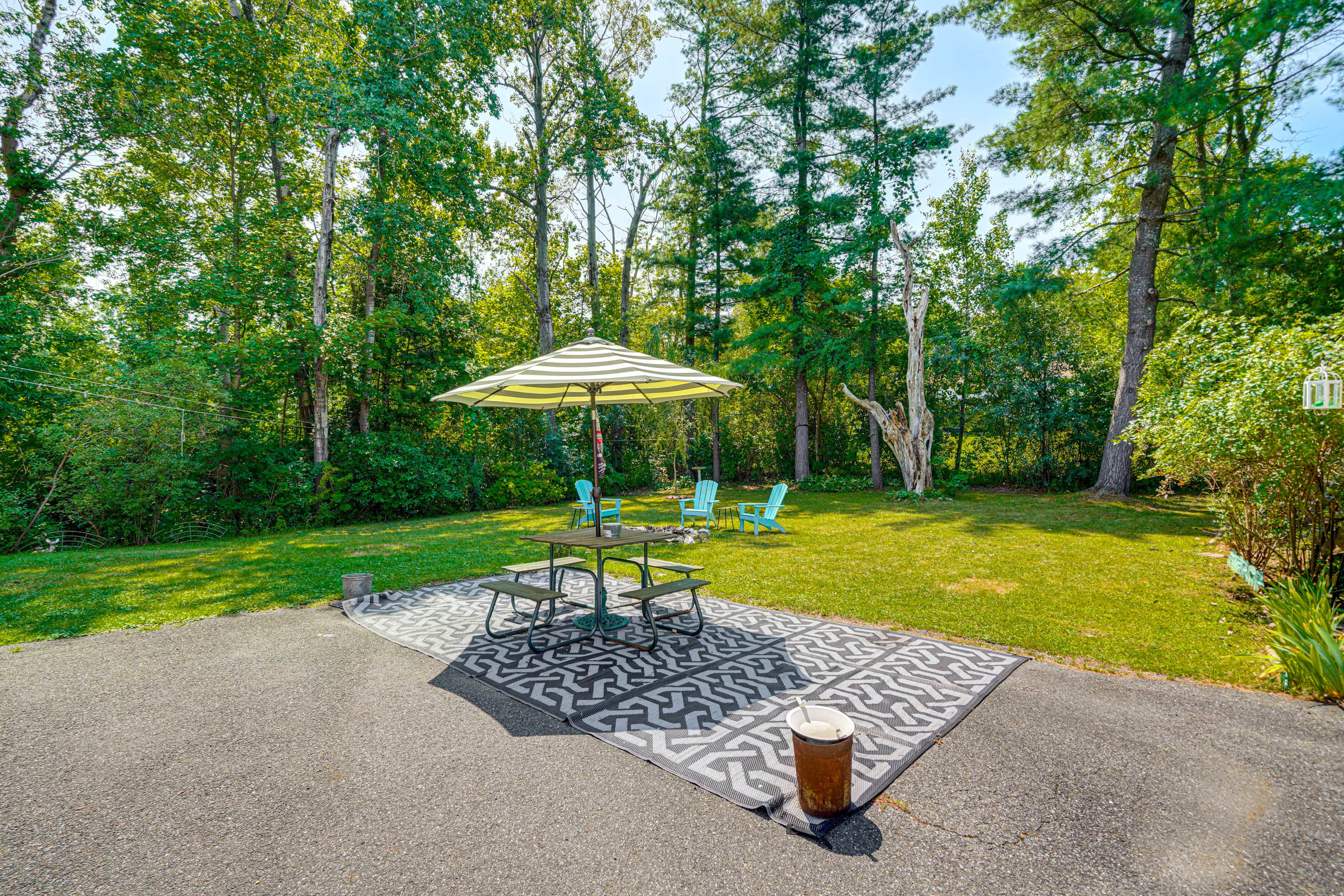 Backyard | Outdoor Dining | Fire Pit