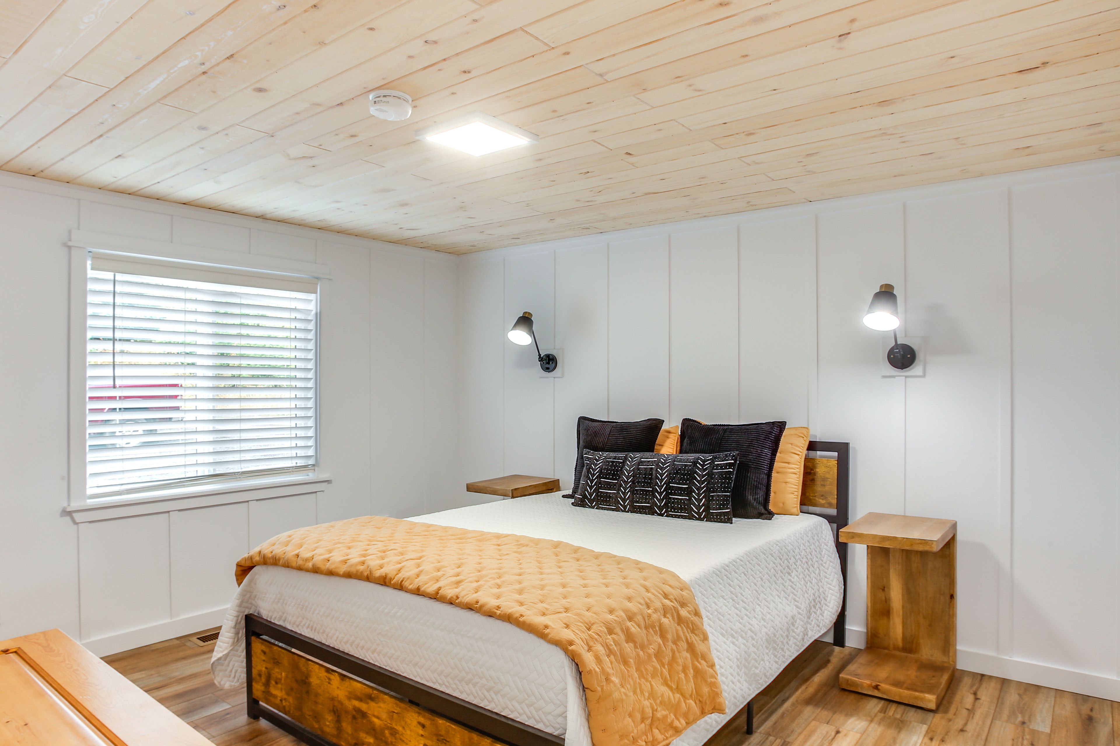 Bedroom 1 | Main Level | Queen Bed | Linens & Towels Provided