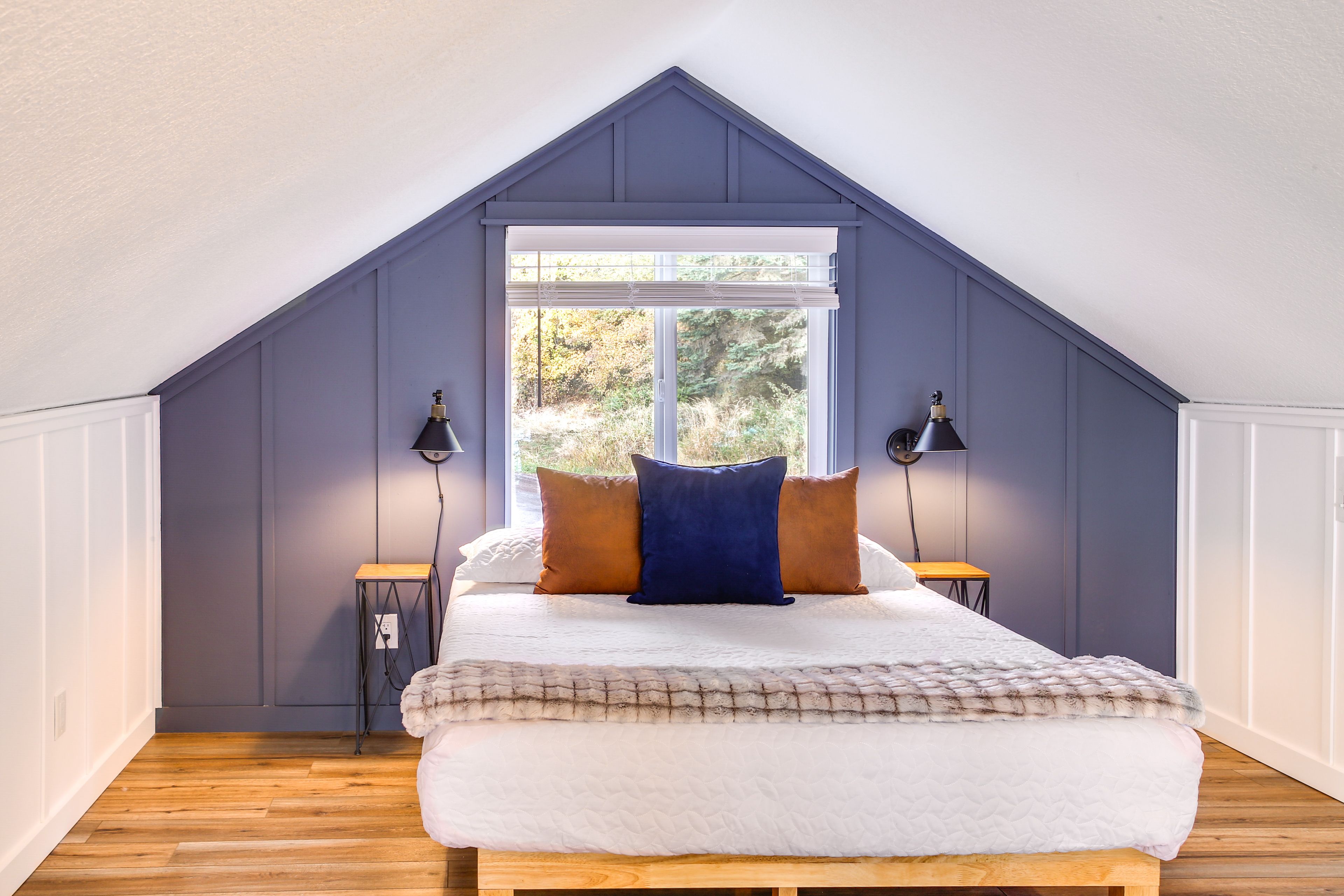 Loft | Upper Level | Queen Bed