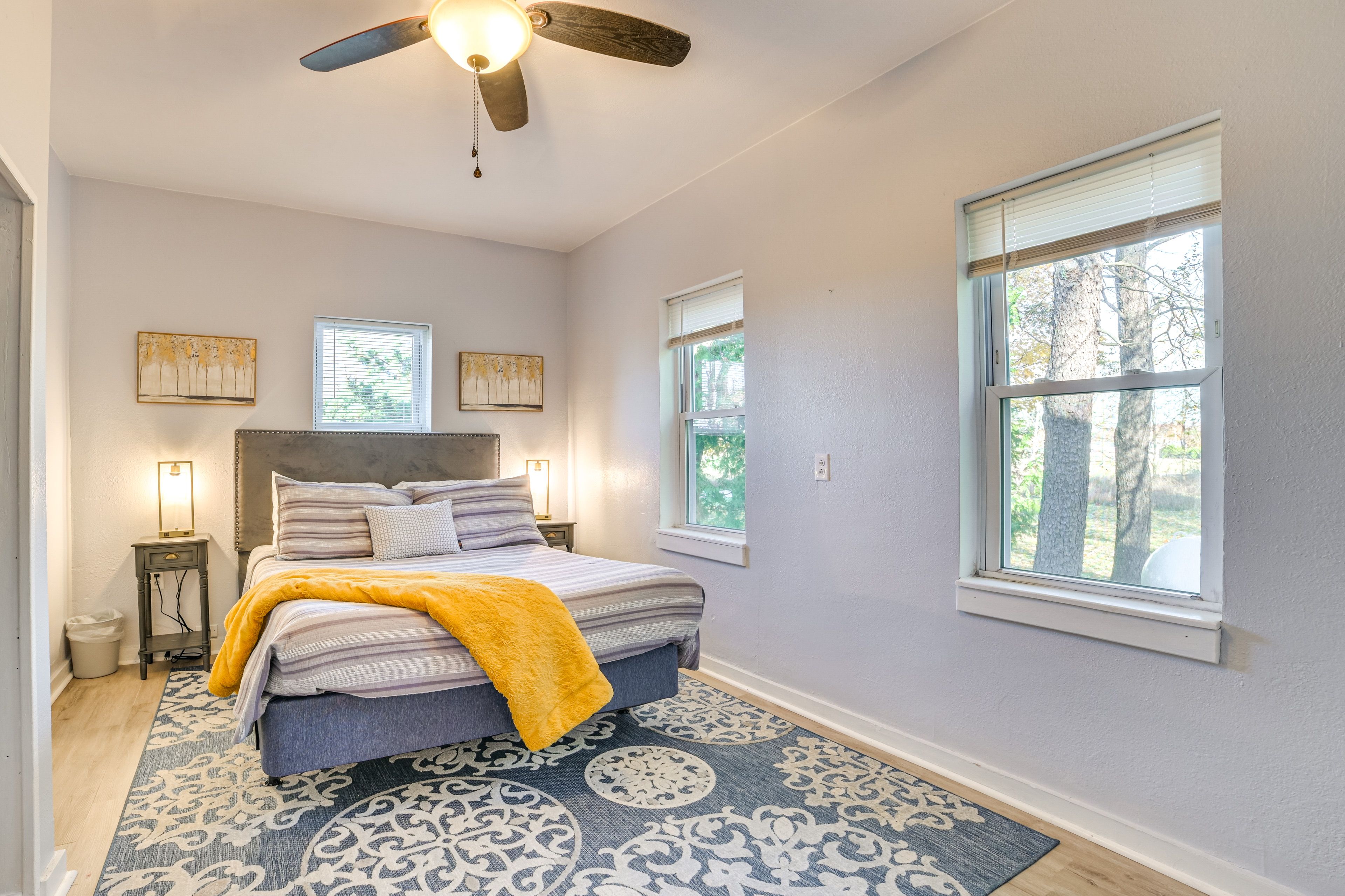 Bedroom 1 | 1st Floor | Queen Bed | Linens Provided | Flat-Screen TV w/ Cable