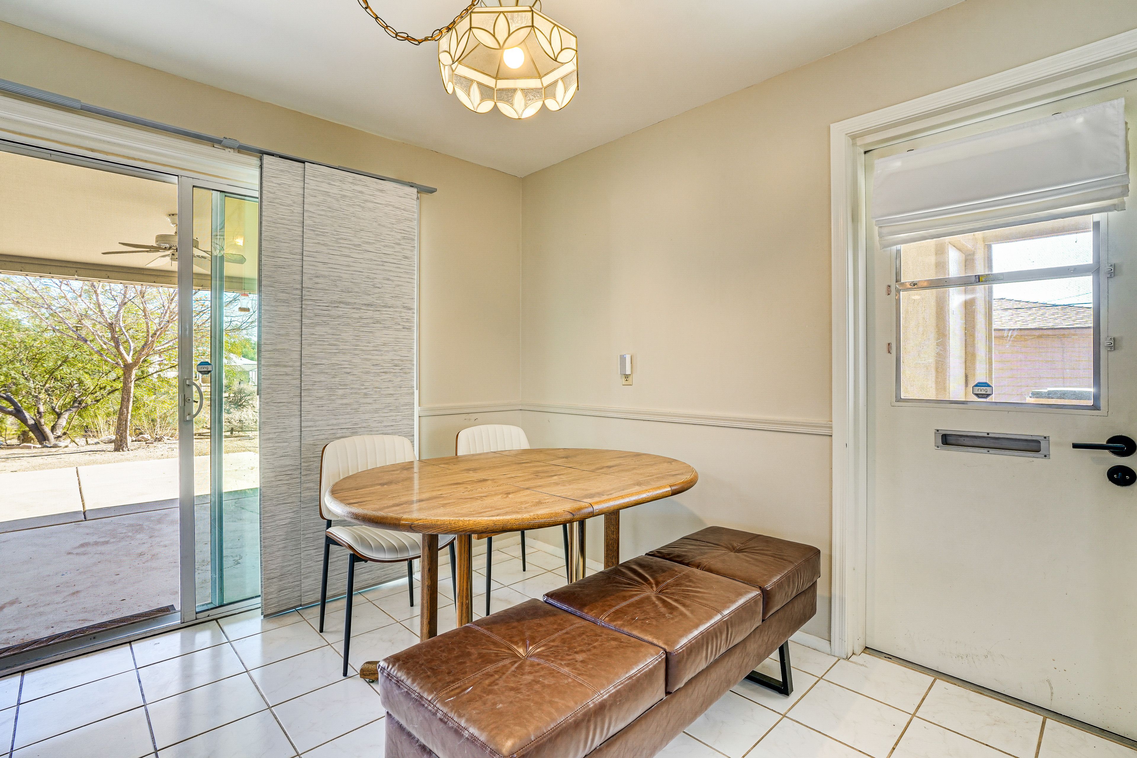 Dining Area | Dishware/Flatware Provided
