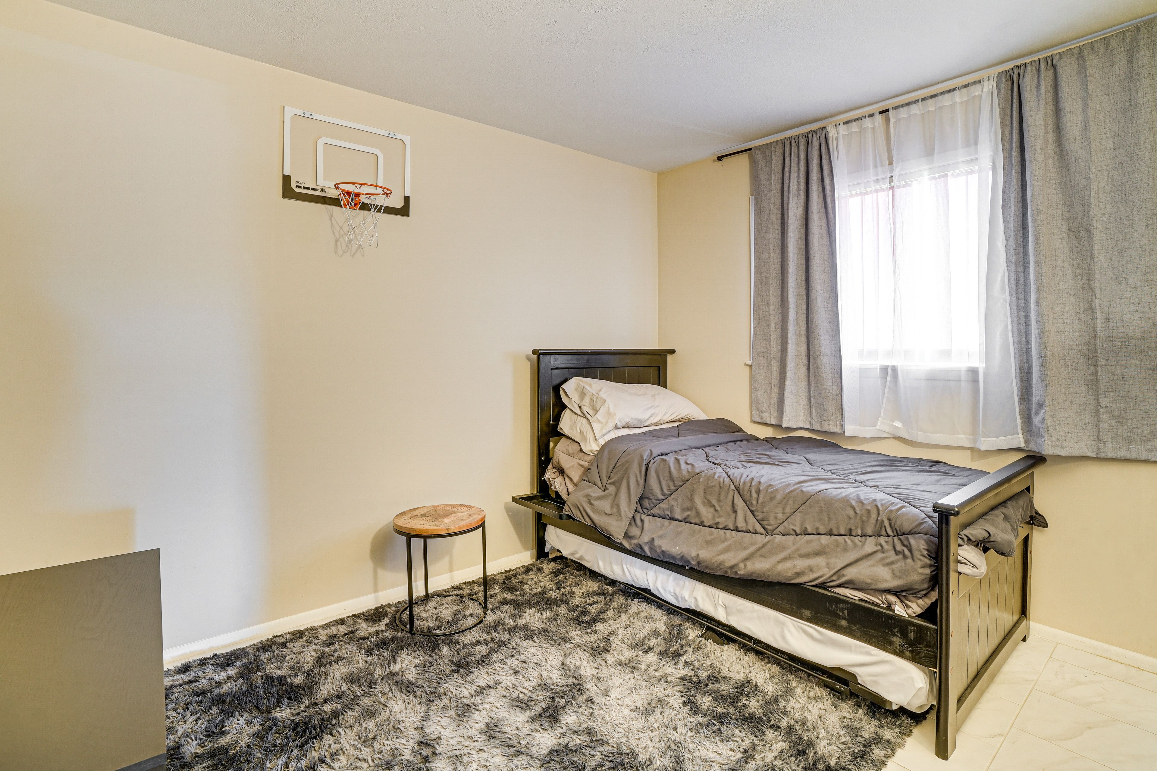 Bedroom 2 | Twin Bed w/ Twin Trundle | Smart TV