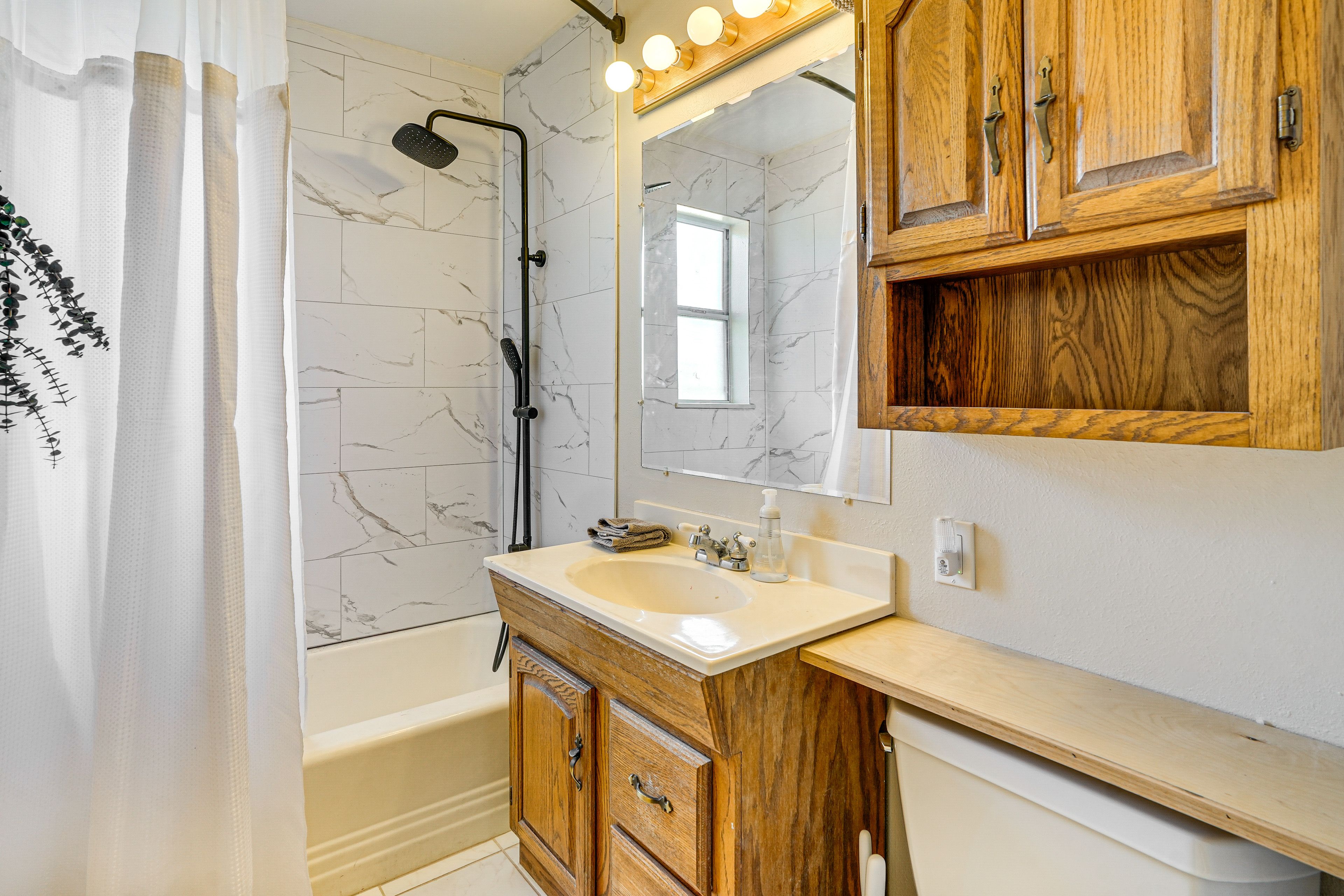 Full Bathroom